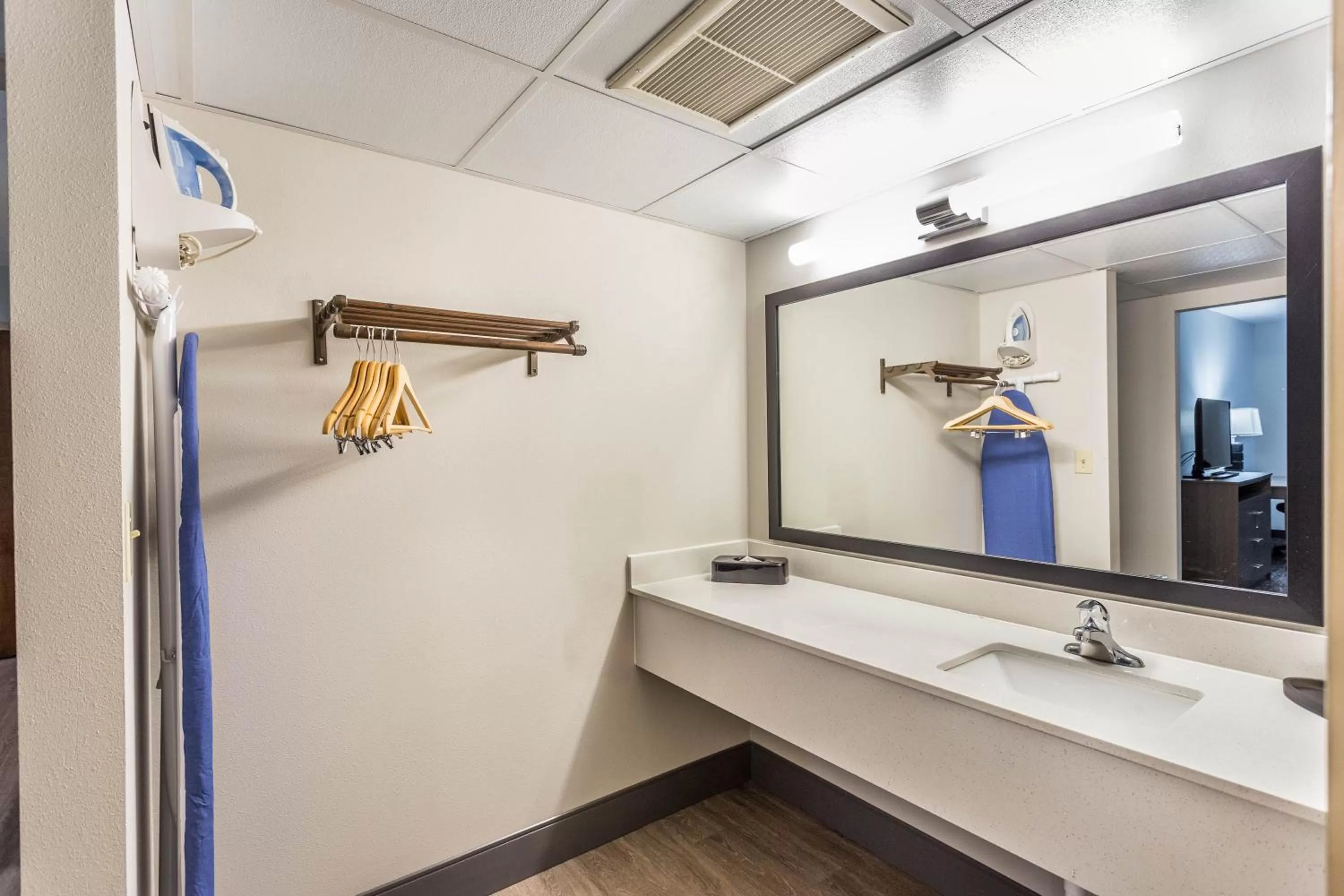 EverSpring Inn and Suites