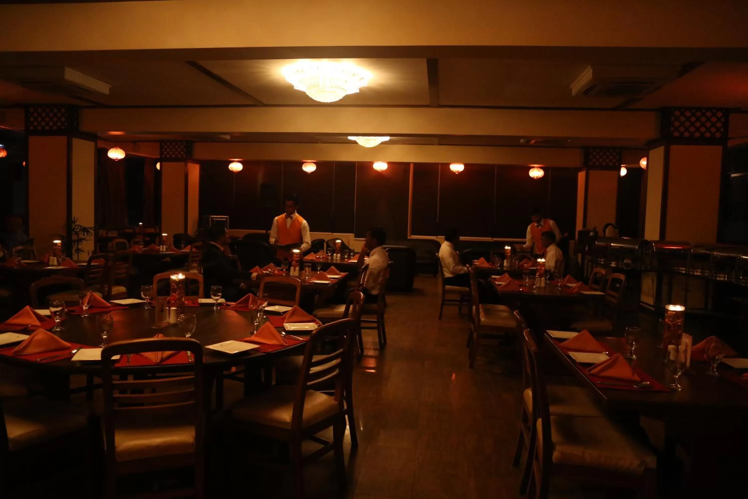 Restaurant/places to eat in Hotel Sapphire