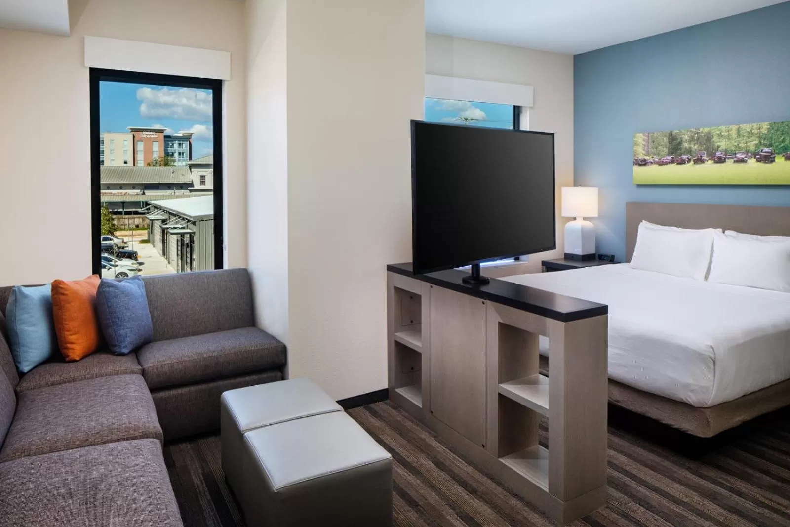 Photo of the whole room, Bed in Hyatt House Tallahassee Capitol University