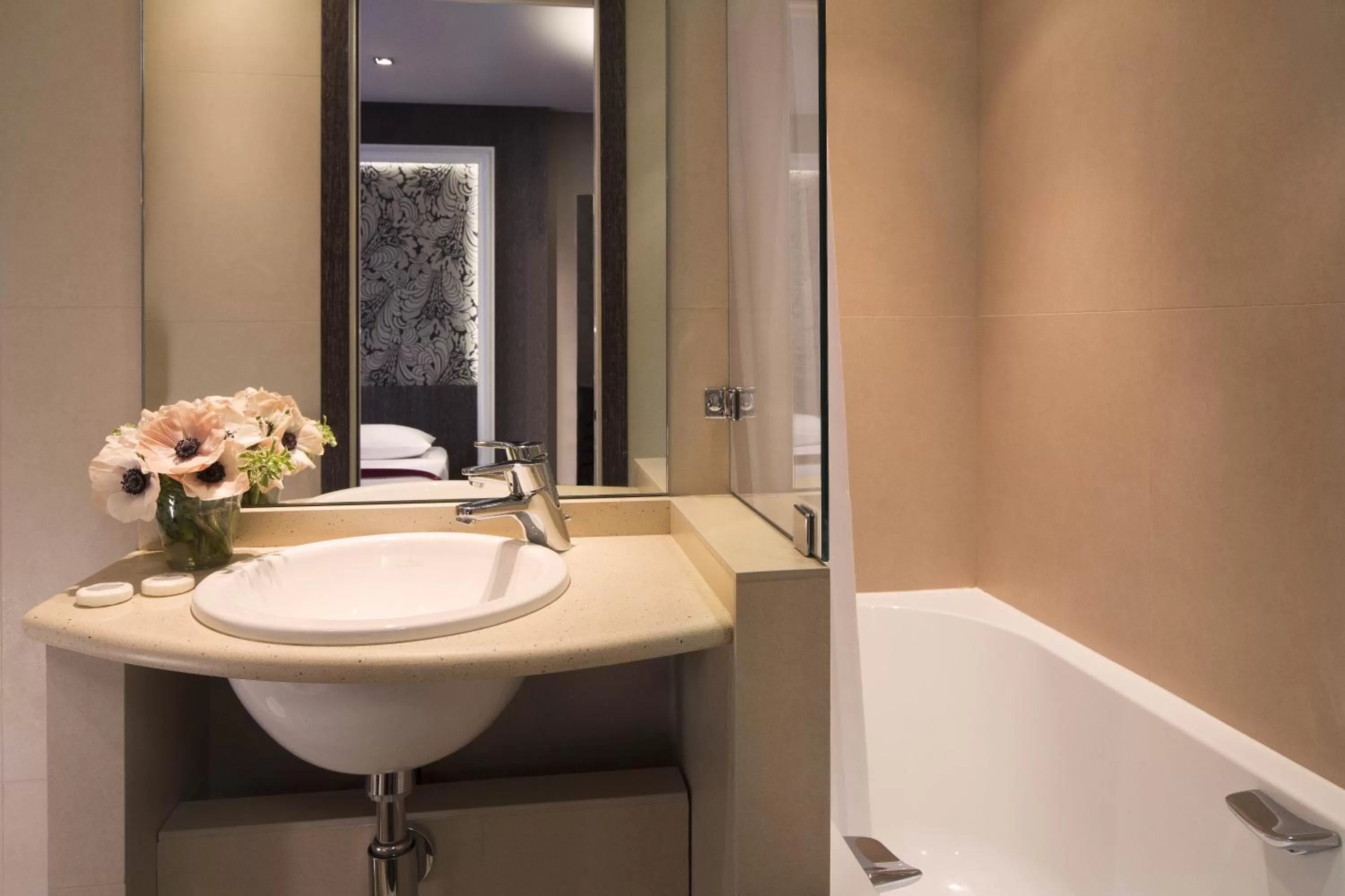 Bathroom in Central Hotel Paris