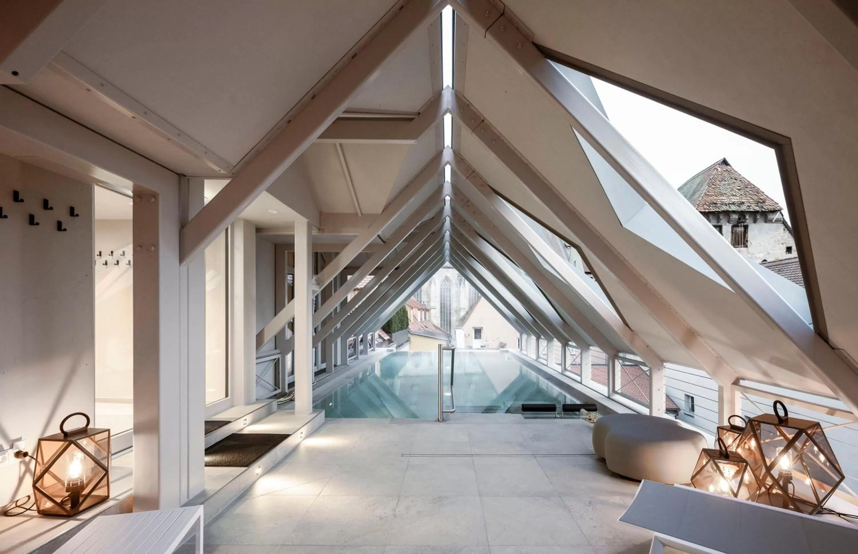 Pool view, Bed in HOTEL & SPA Goldene Rose