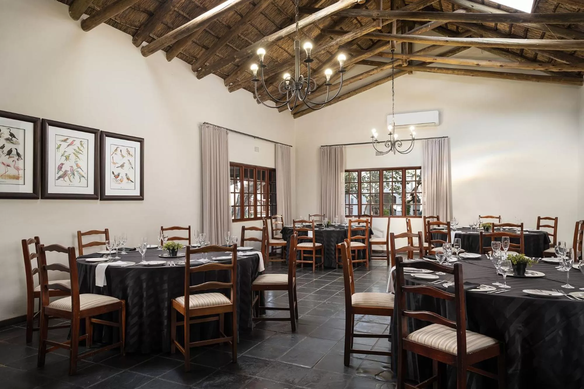 Restaurant/places to eat in Premier Hotel Roodevalley