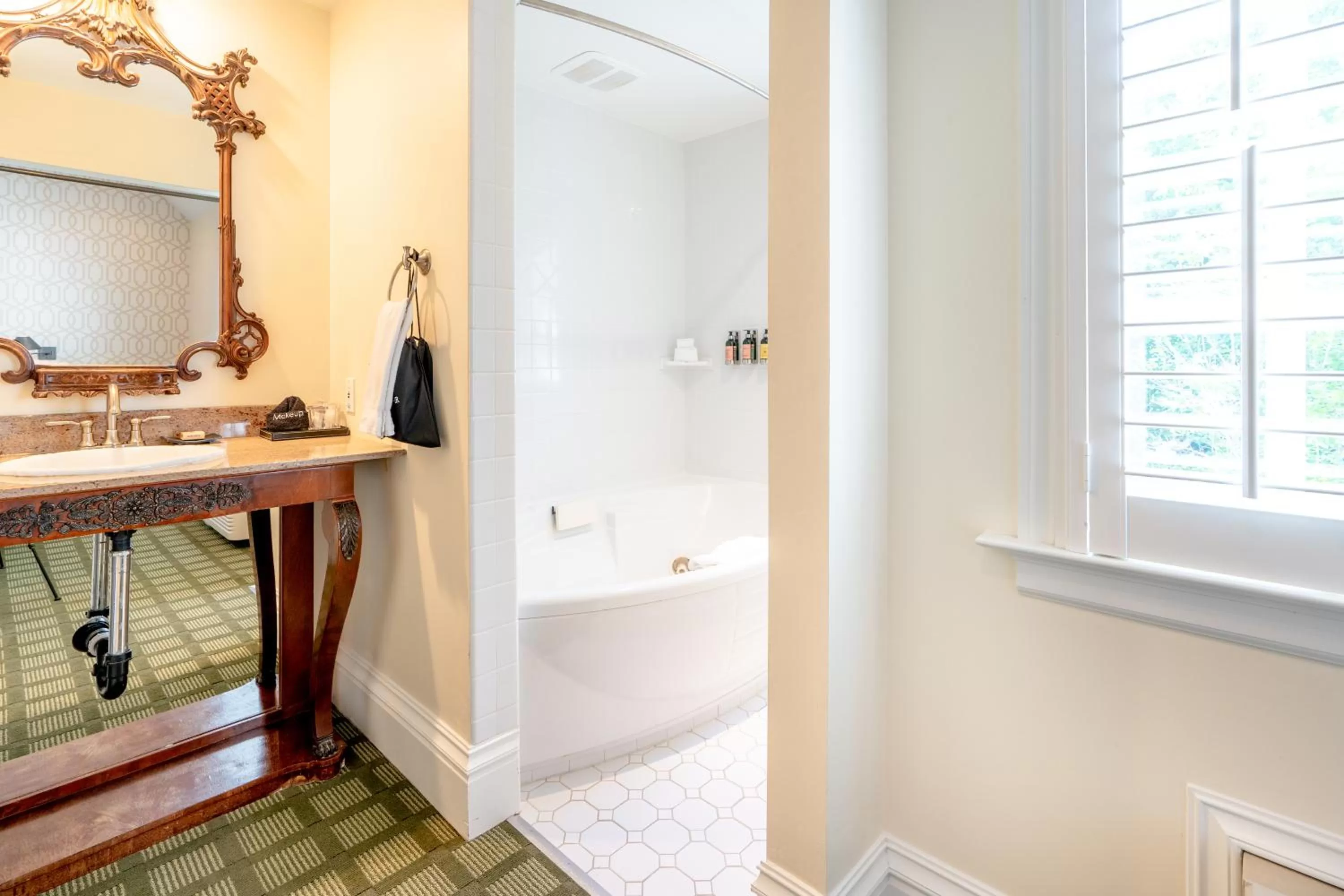 Bathroom in The Bergson, BW Signature Collection