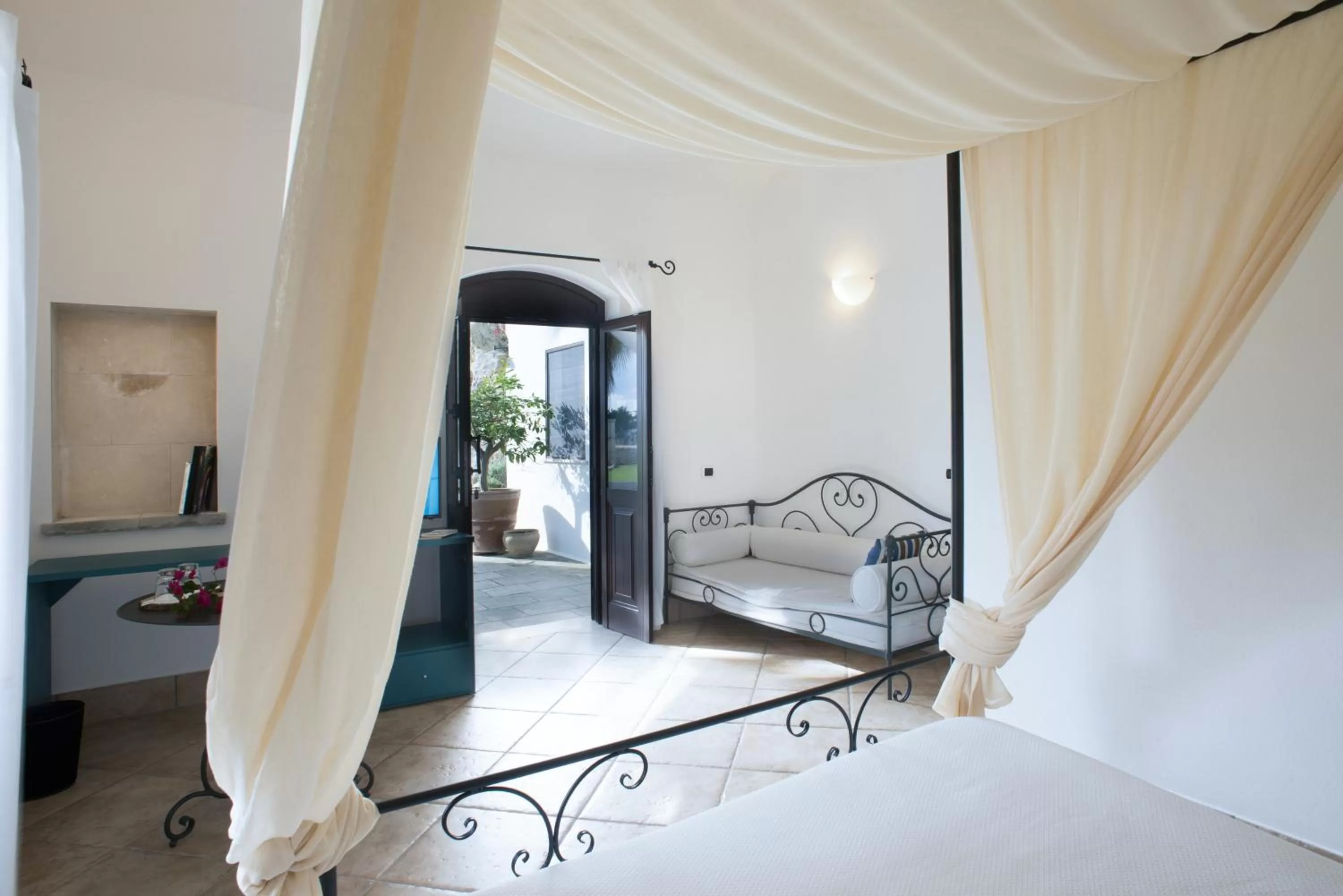 Photo of the whole room, Bed in Masseria Panareo