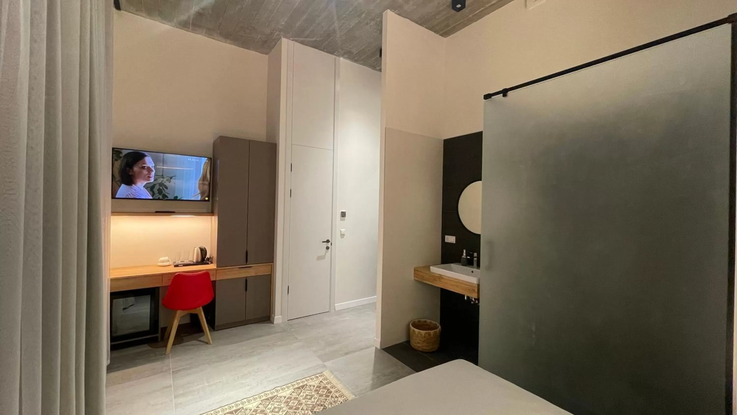 TV and multimedia, TV/Entertainment Center in Armine's B&B