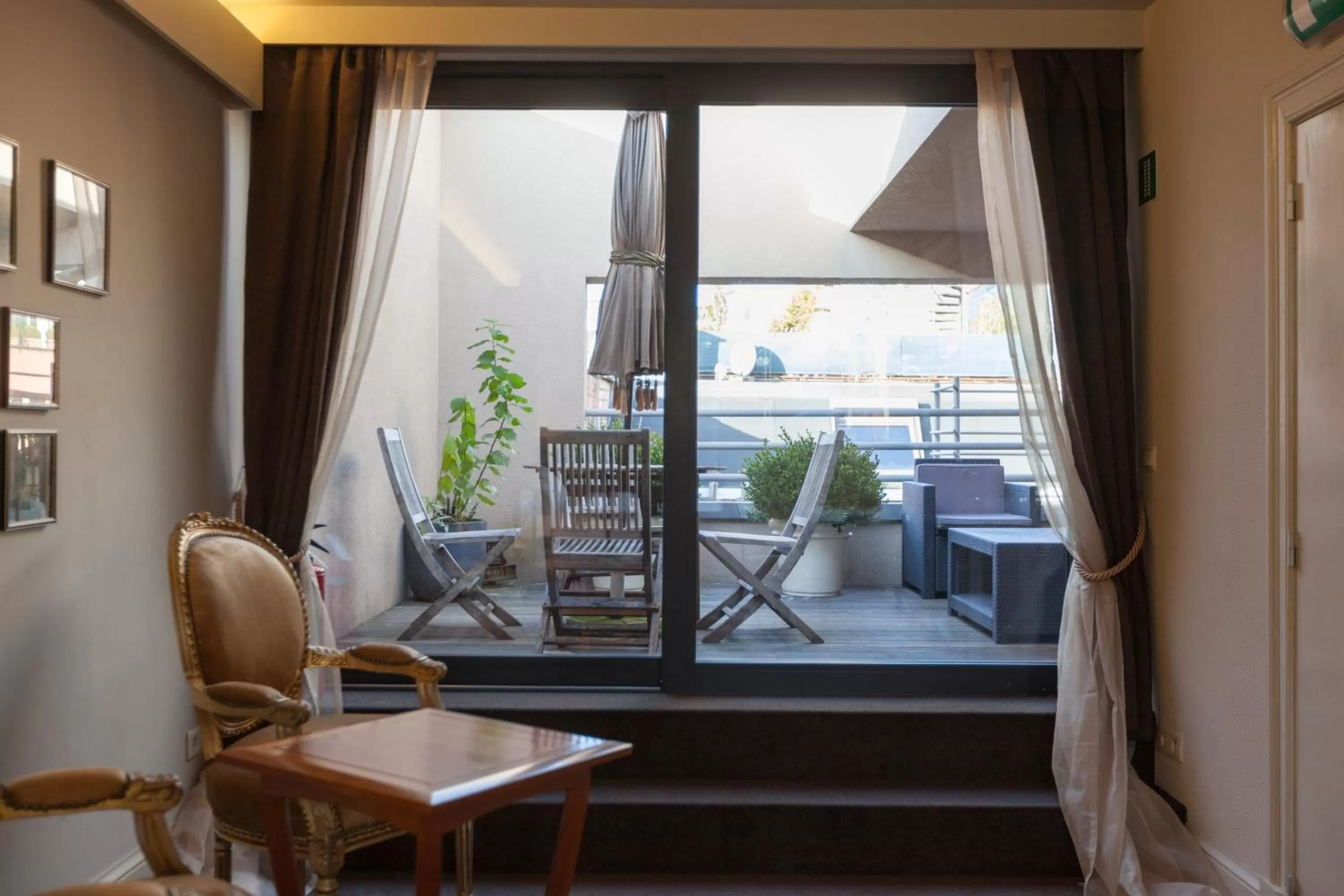 Balcony/Terrace in Hotel Diamonds and Pearls