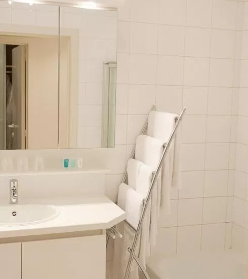 Bathroom in Hotel du Bassin