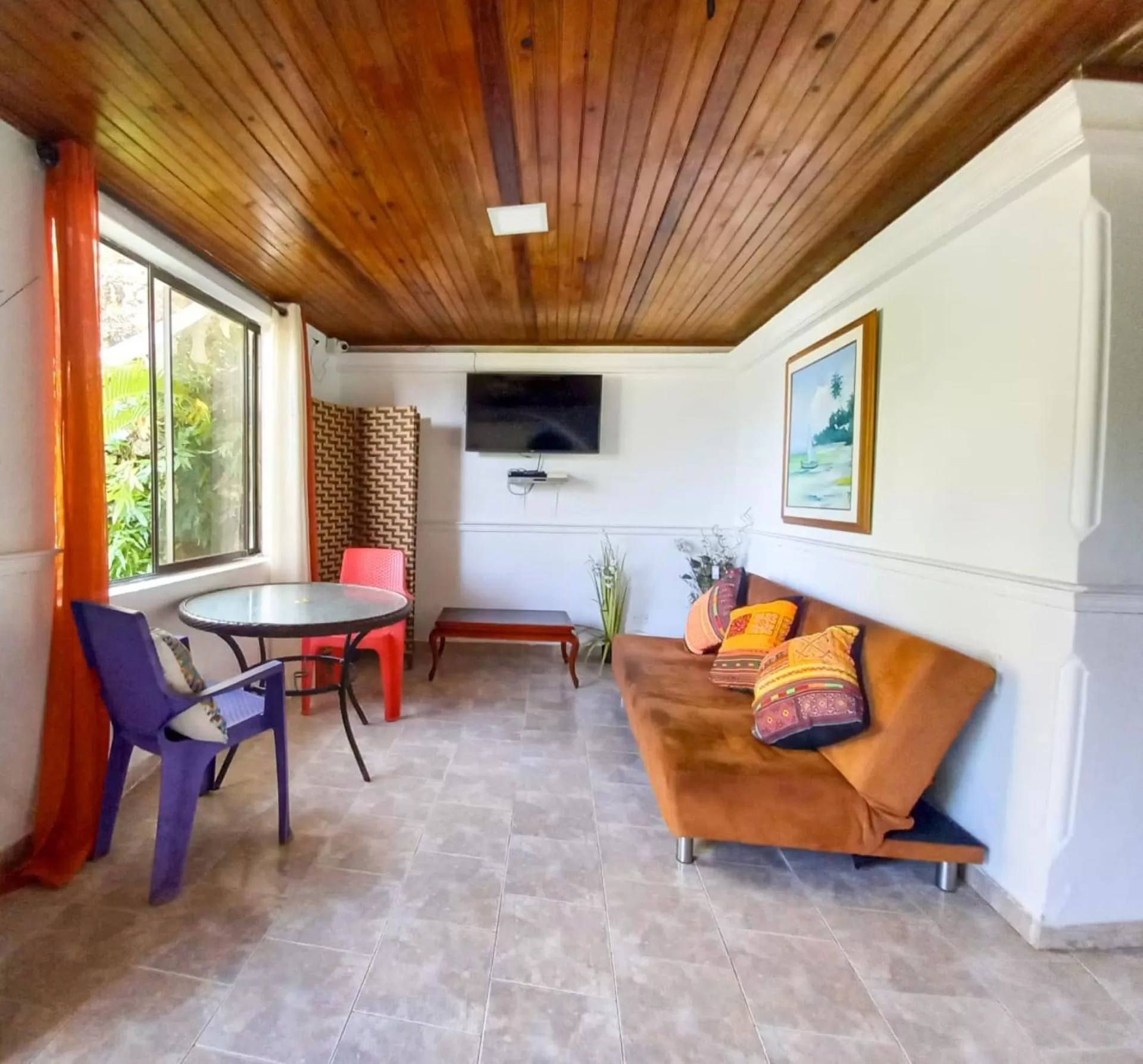 Communal lounge/ TV room, Seating Area in The Rock House Eco