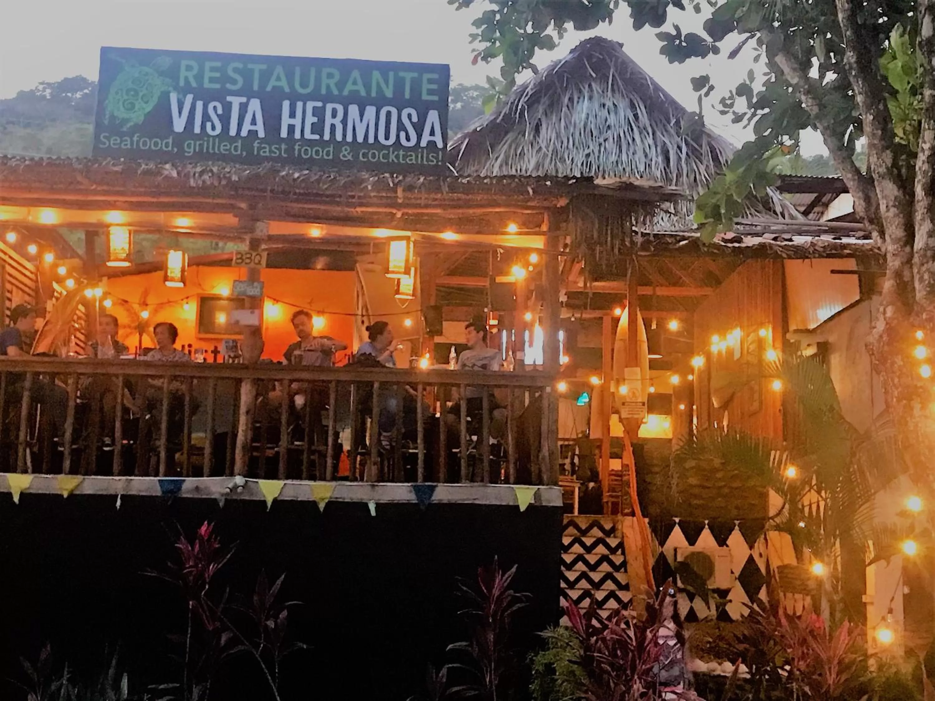 Restaurant/places to eat in Hotel Beachfront Vista Hermosa