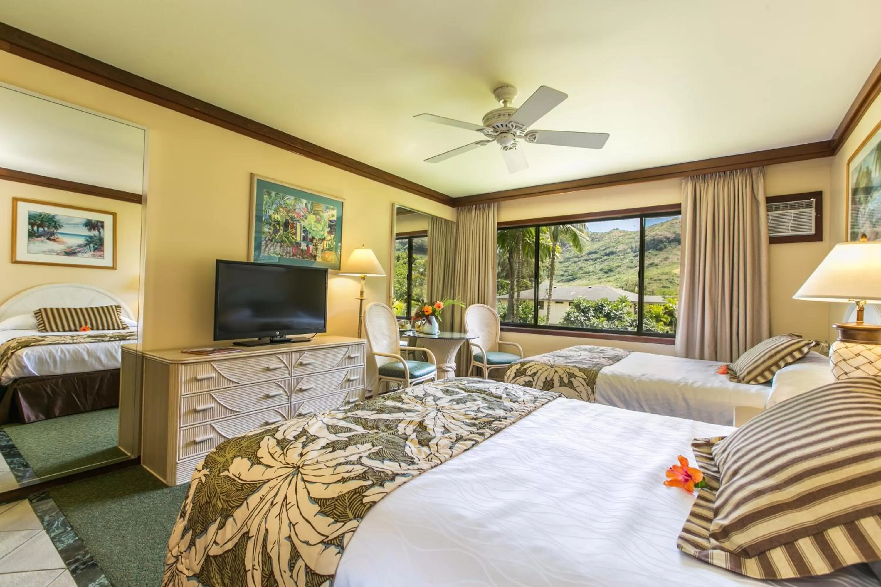Bed in The Kauai Inn
