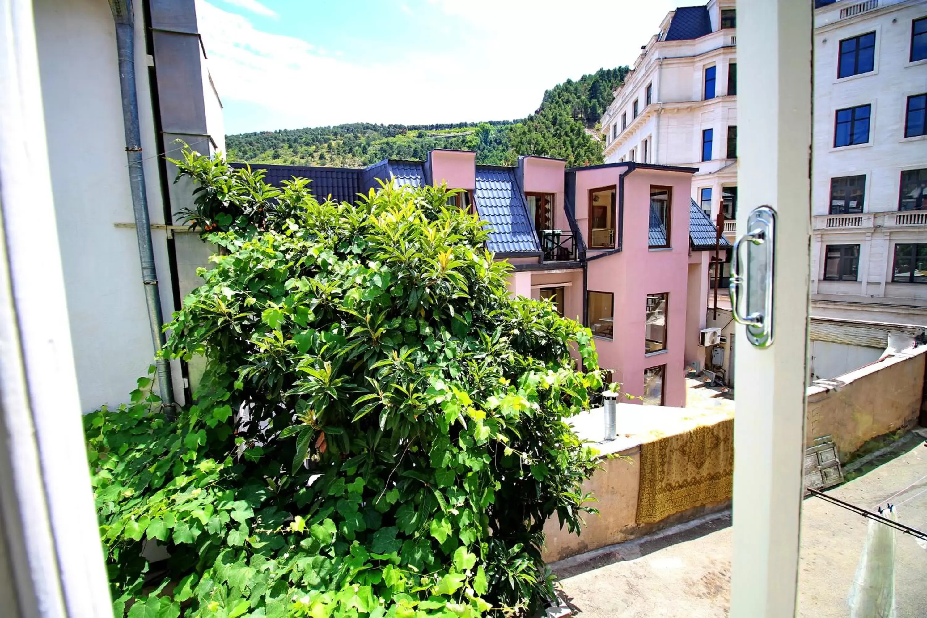 Standard Twin Room with Mountain View in villa old sololaki Standard Twin Room with Mountain View in villa old sololaki