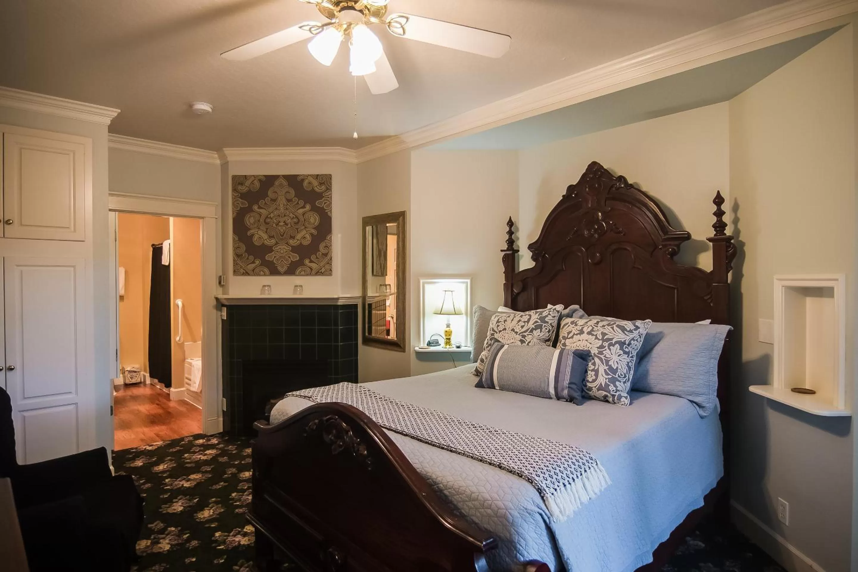 Bed in The Campbell House Inn