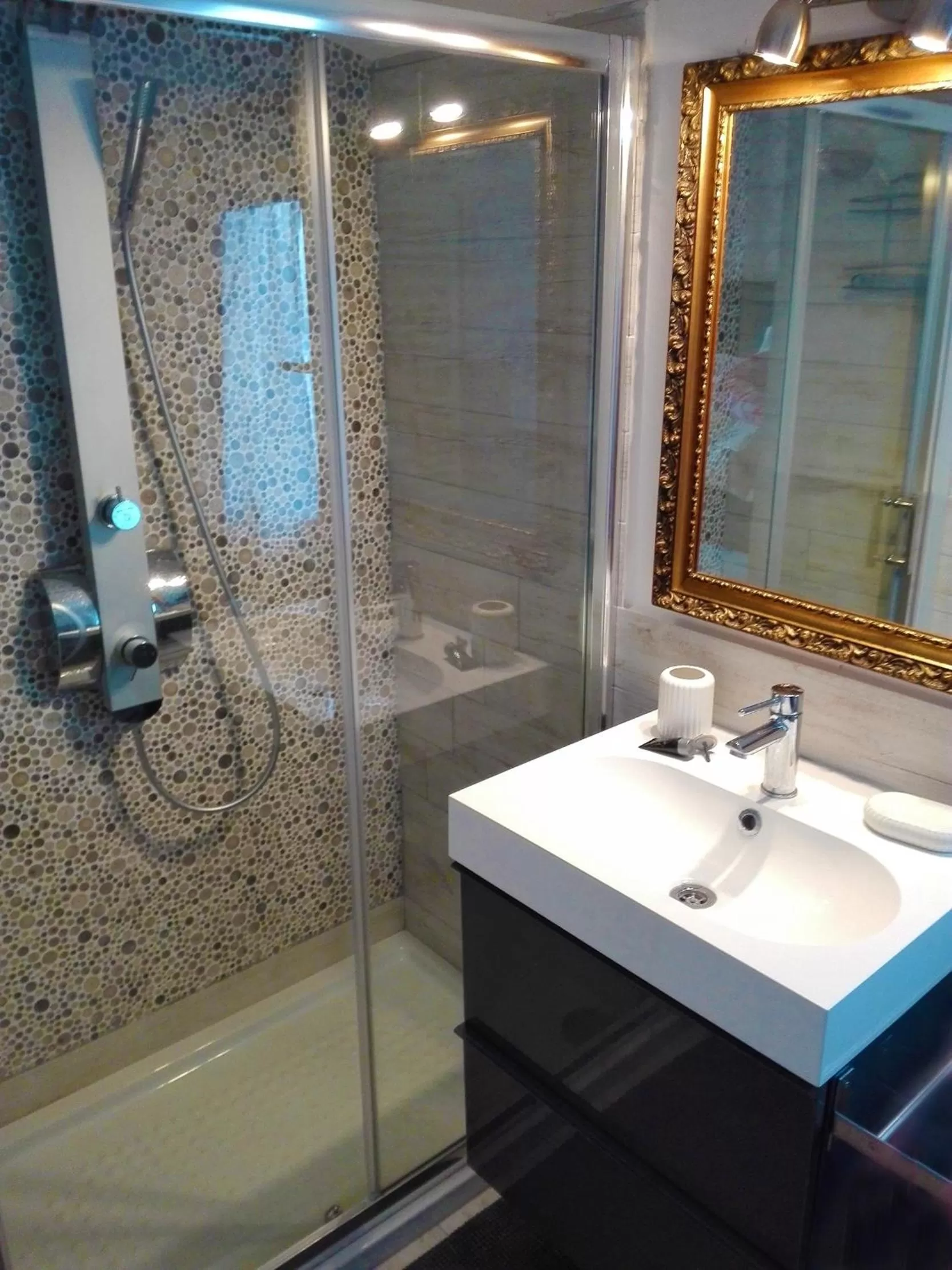 Shower in Bed and Breakfast Romantica Evasione