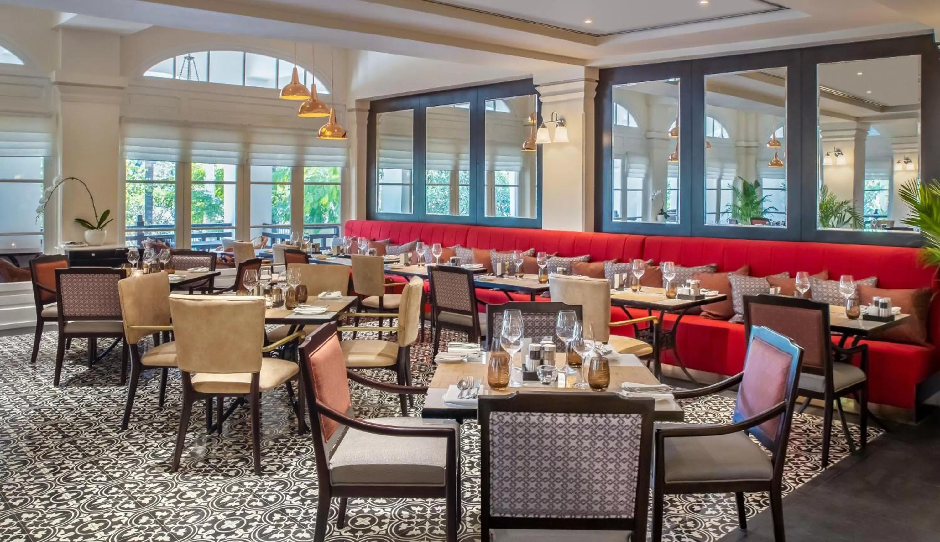 Restaurant/places to eat in Raffles Hotel Le Royal