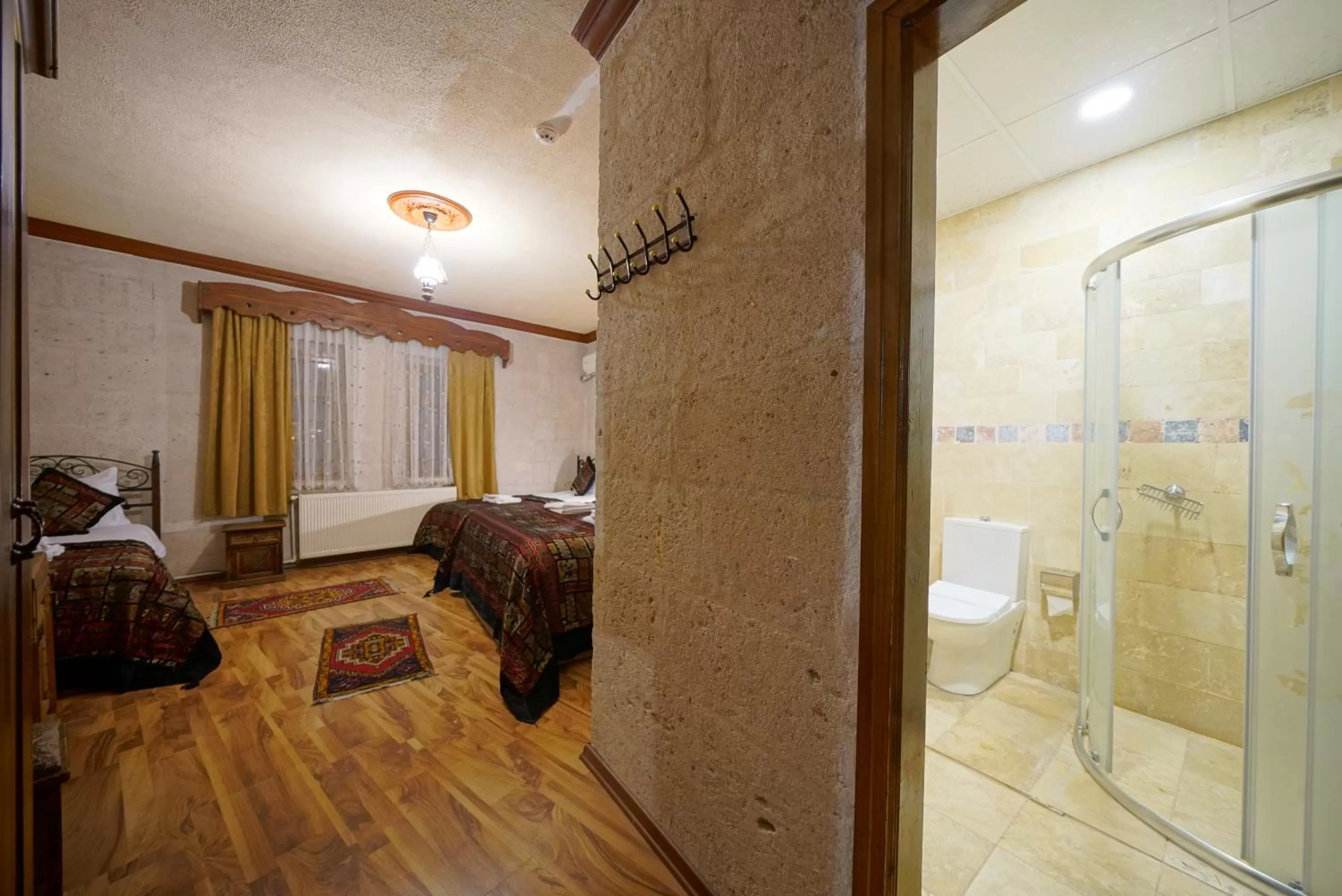 Photo of the whole room in Arch Palace