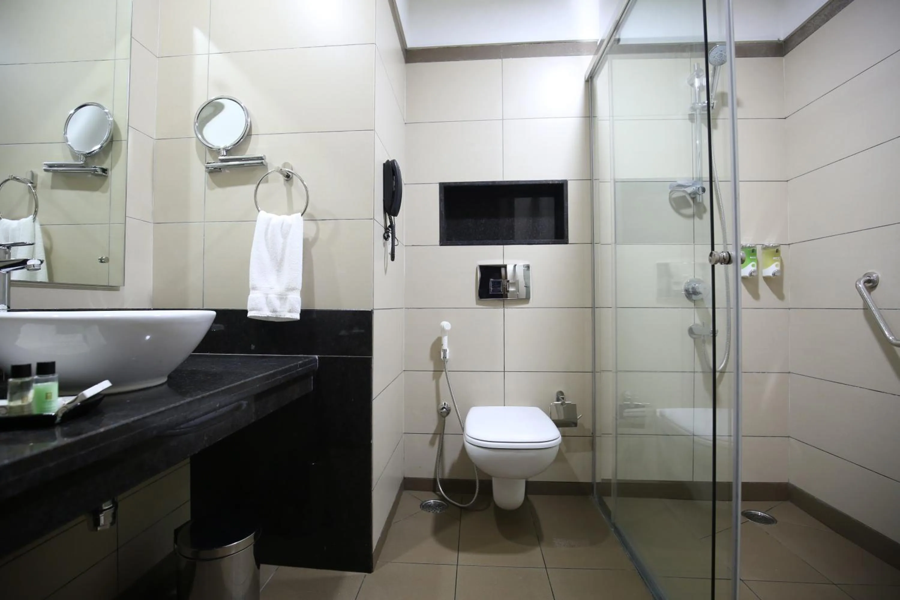 Shower in Kiscol Grands Hotel