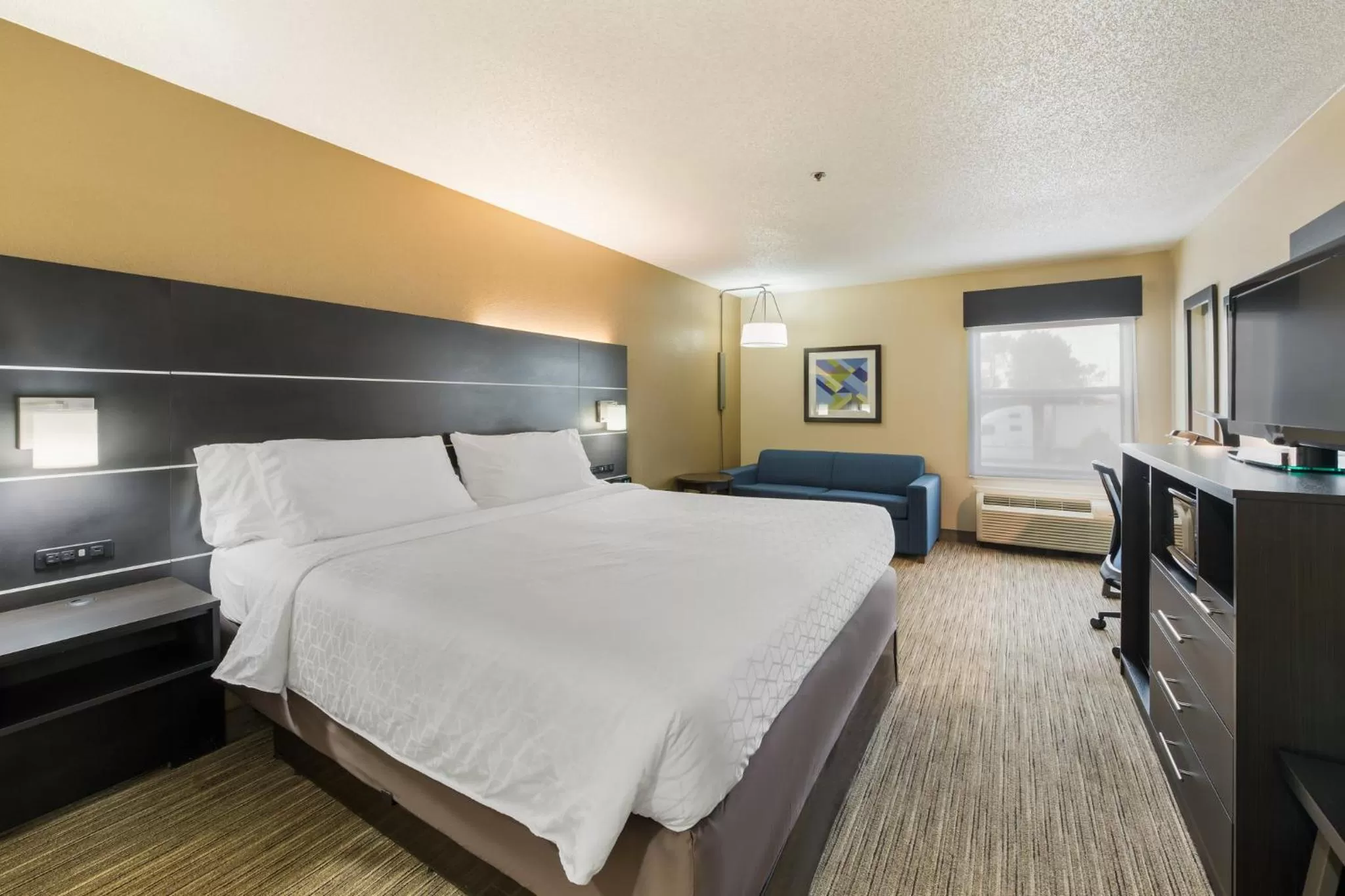Photo of the whole room, Bed in Holiday Inn Express London-I-70 by IHG