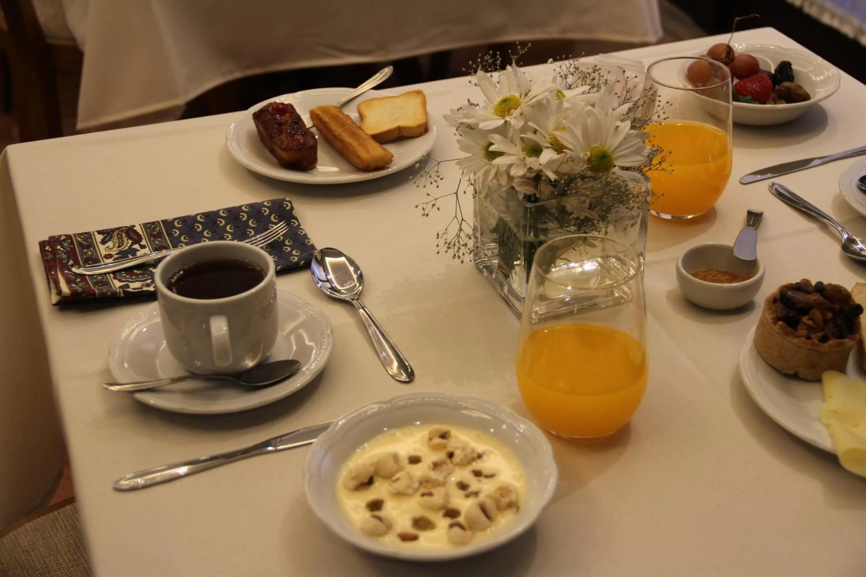 Breakfast, Restaurant/Places to Eat in MG Design Hotel Boutique