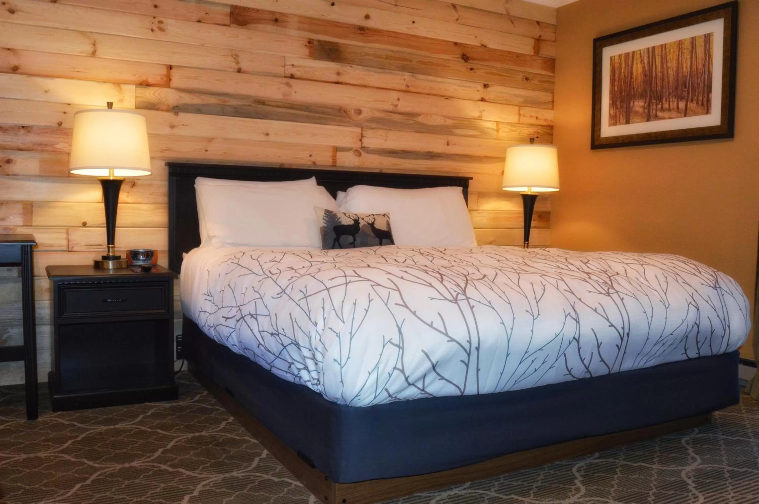 Deluxe King Room with River View in The Inn on Fall River & Fall River Cabins