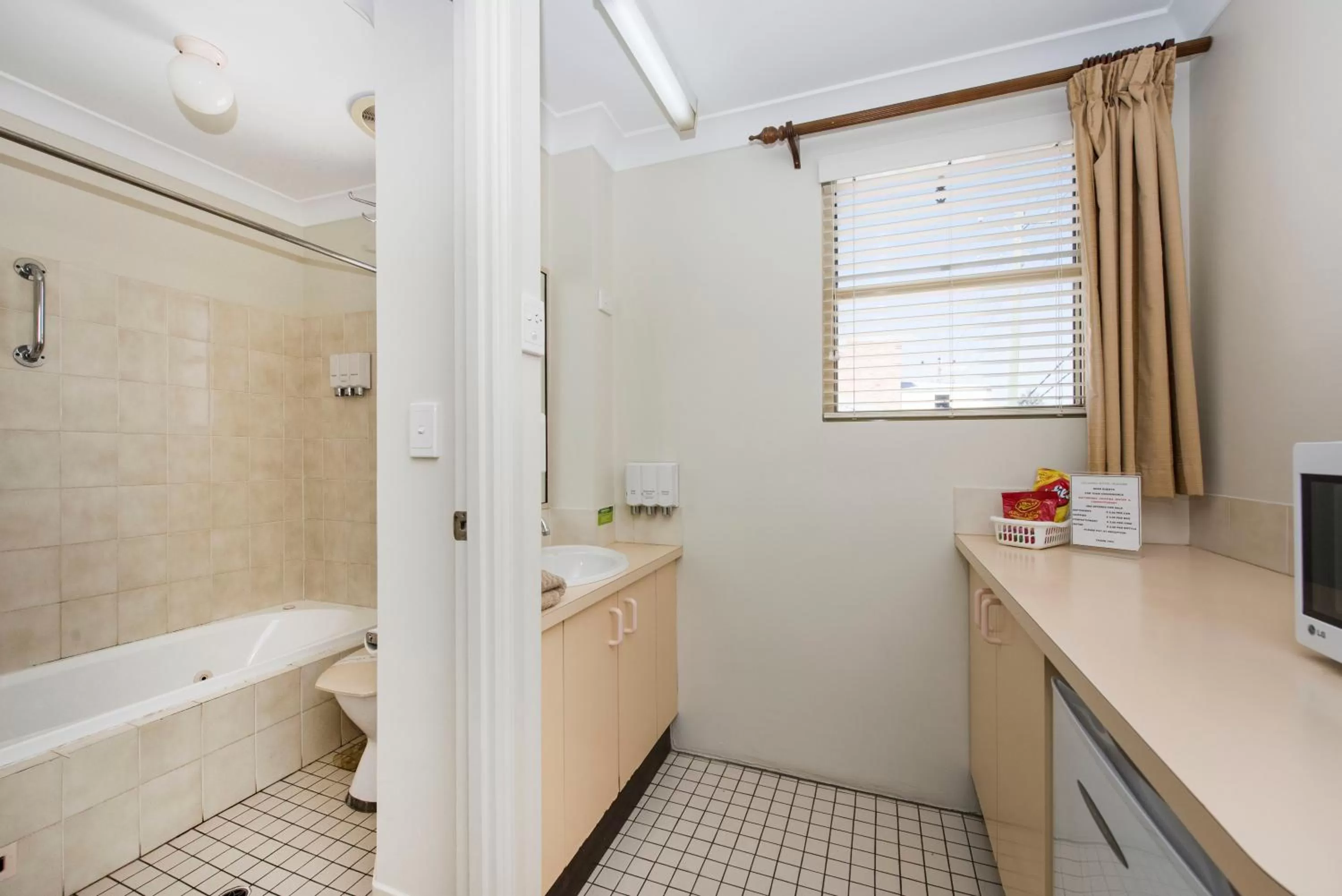 Shower in Soldiers Motel