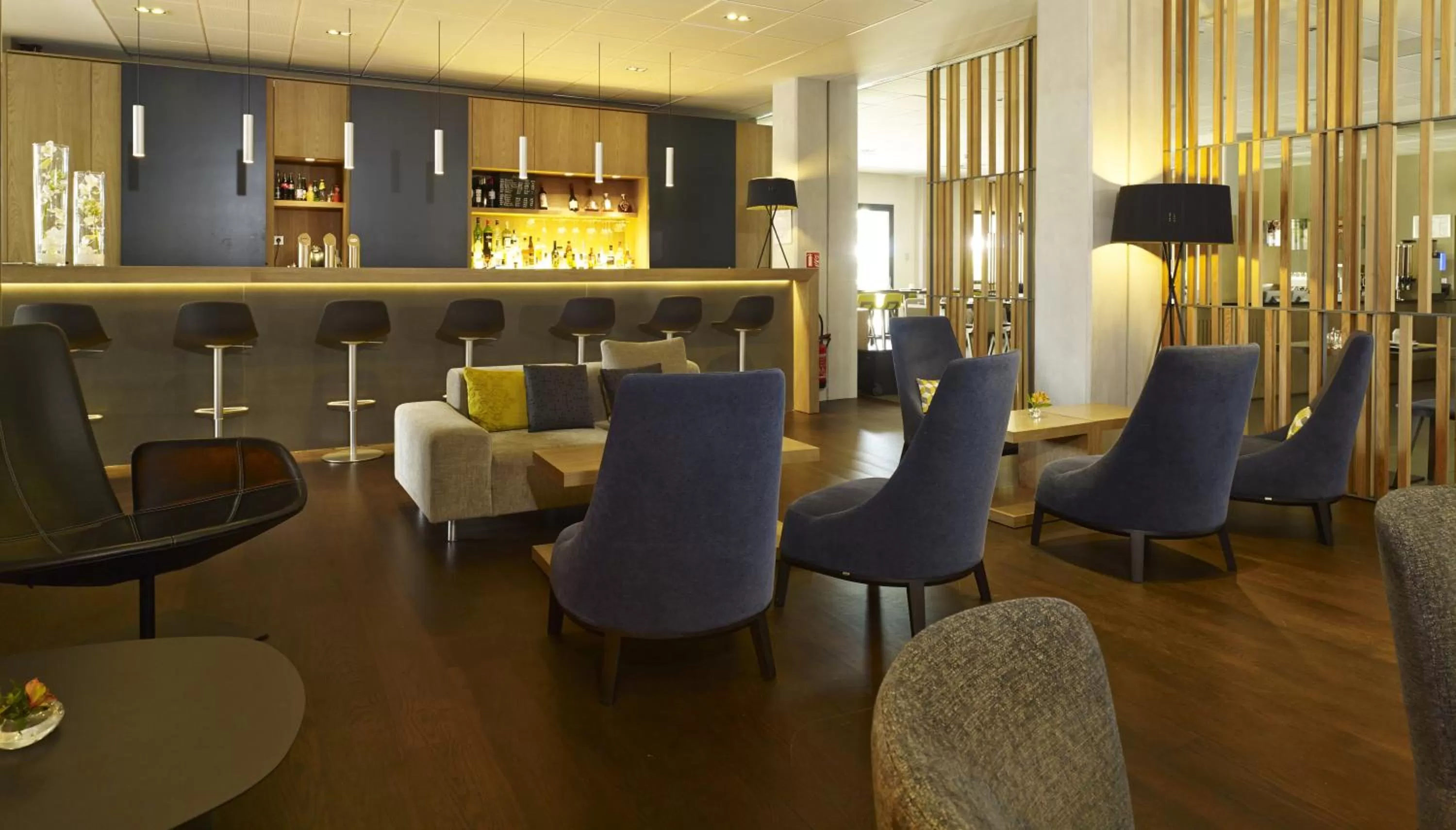 Lounge or bar in Holiday Inn Express Toulouse Airport by IHG