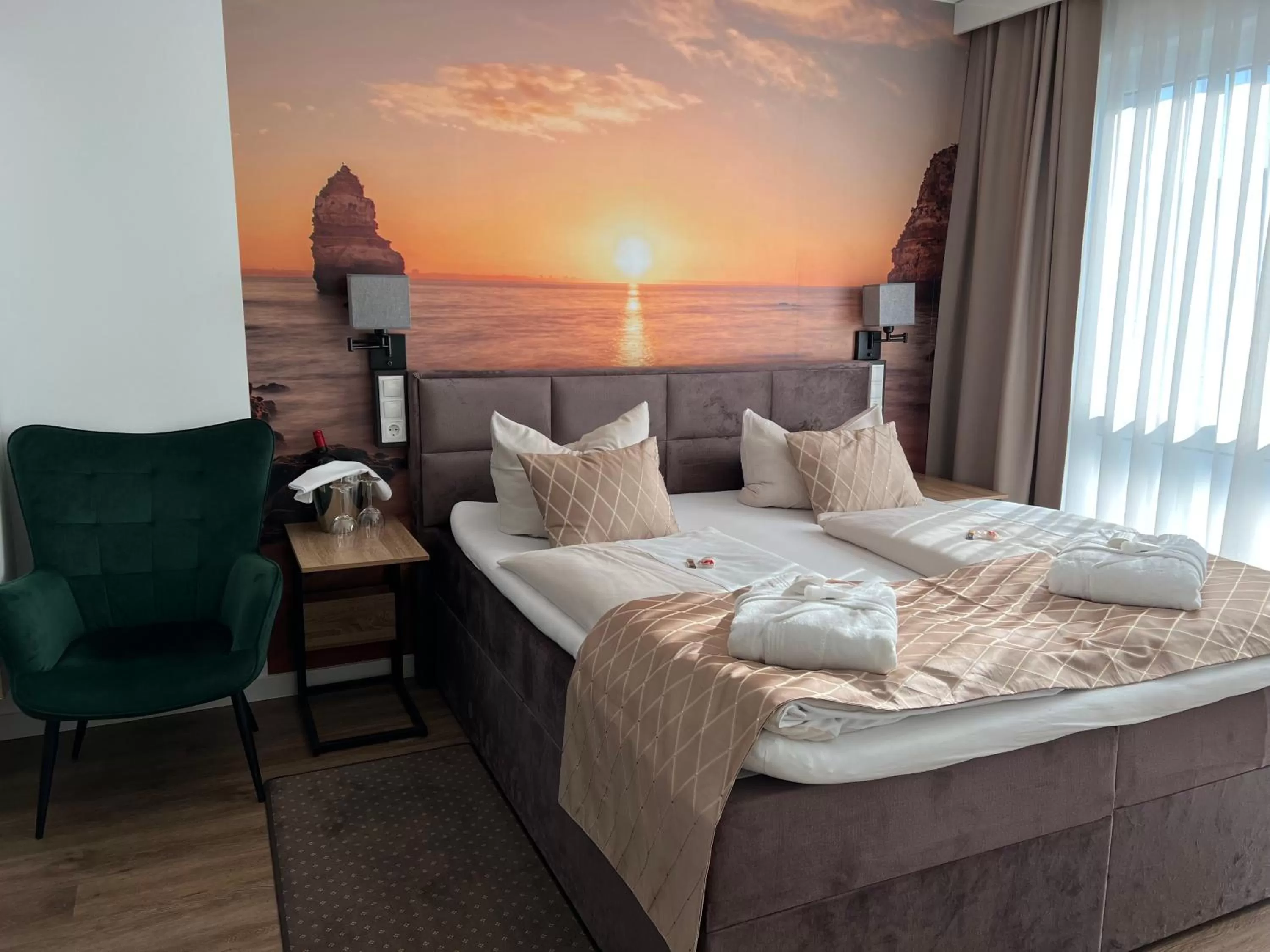 Bed in Hotel Ammerländer Hof