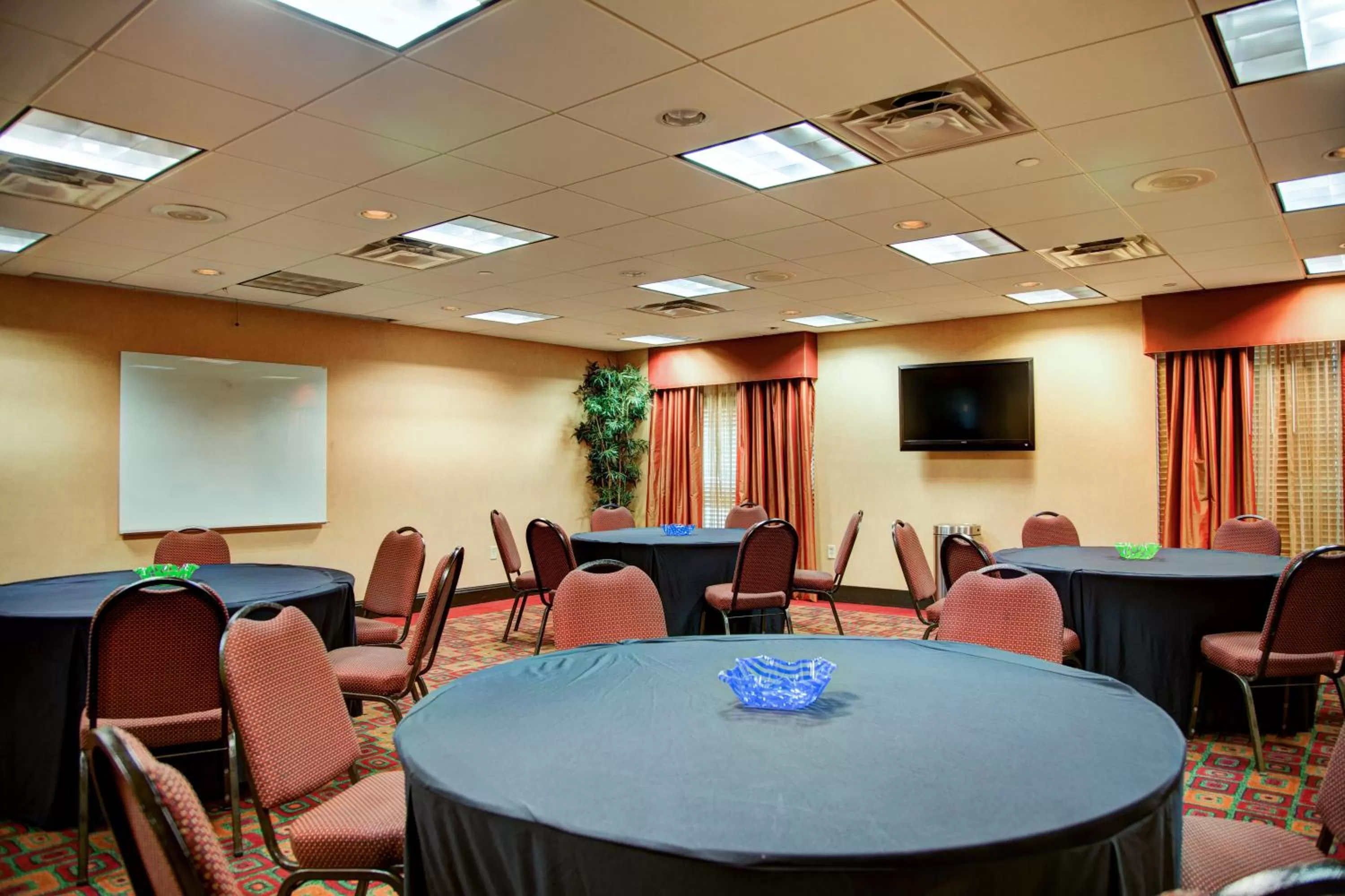 Meeting/conference room in Holiday Inn Express Tyler South by IHG