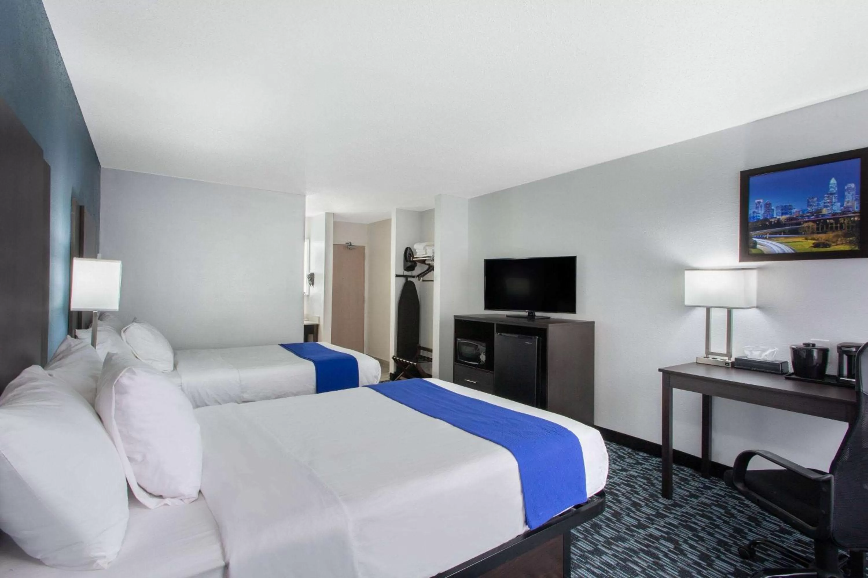 Photo of the whole room in University Inn & Suites