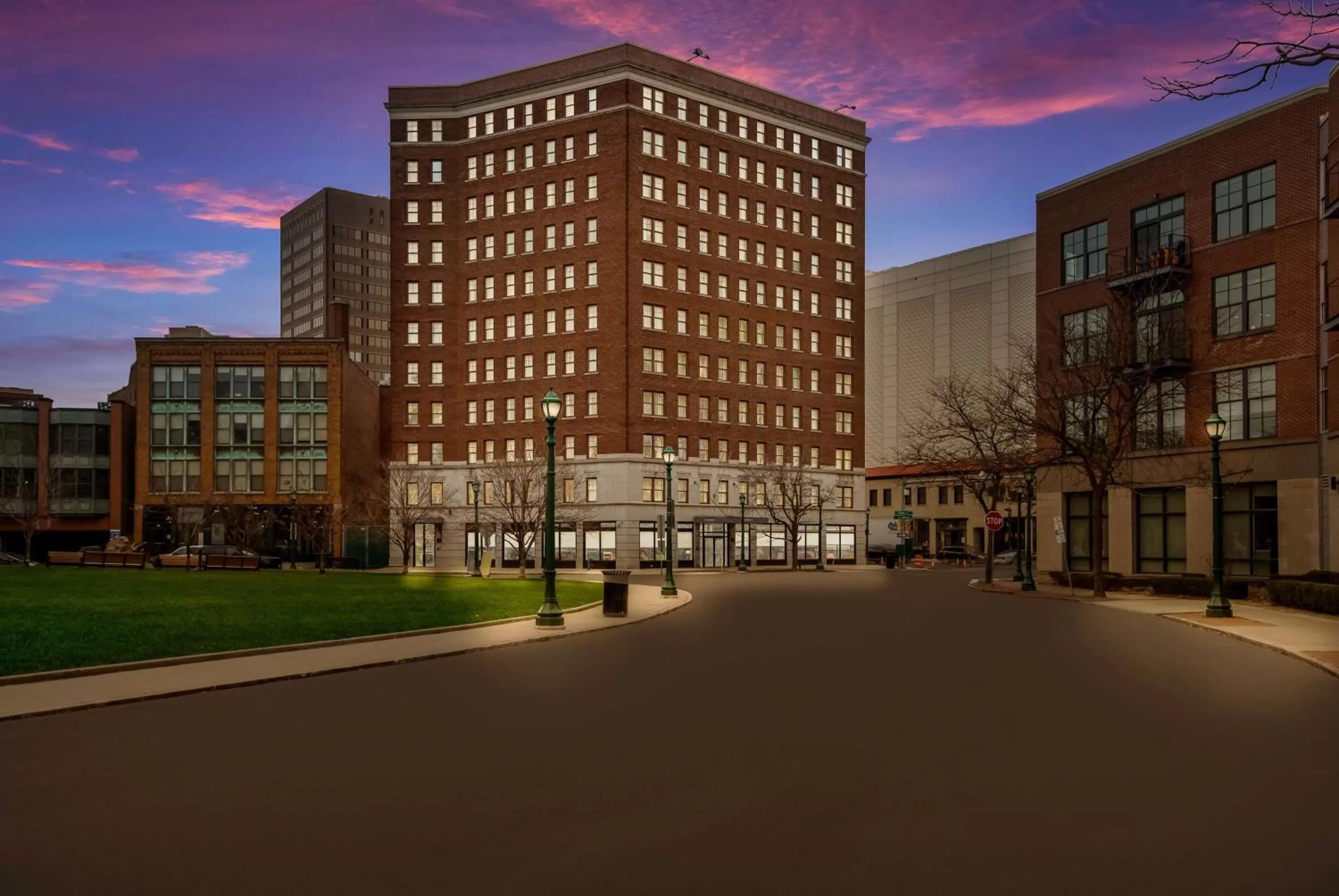 Property building in Best Western Syracuse Downtown Hotel and Suites
