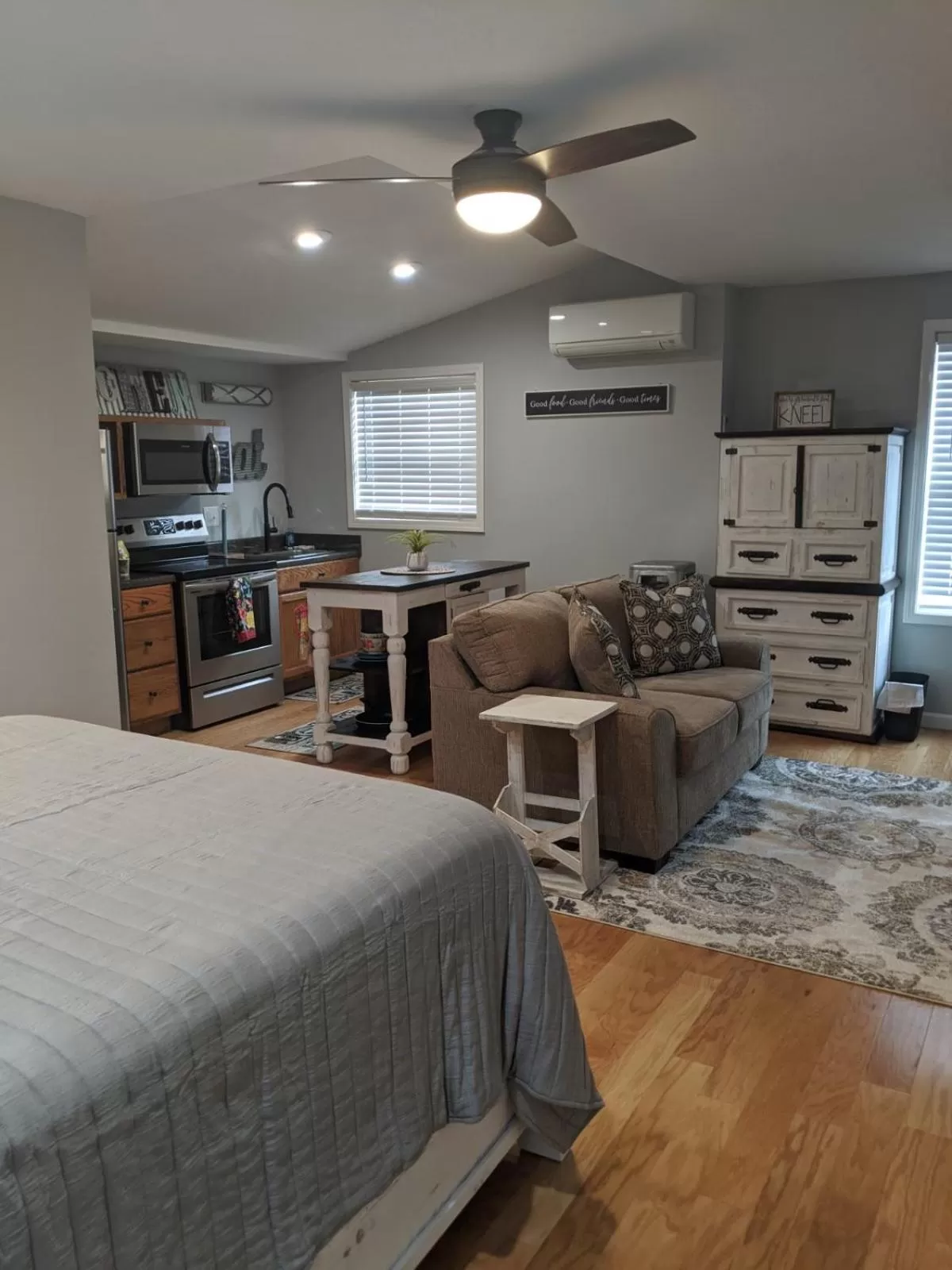 Living room in Heidi Motel - Helen