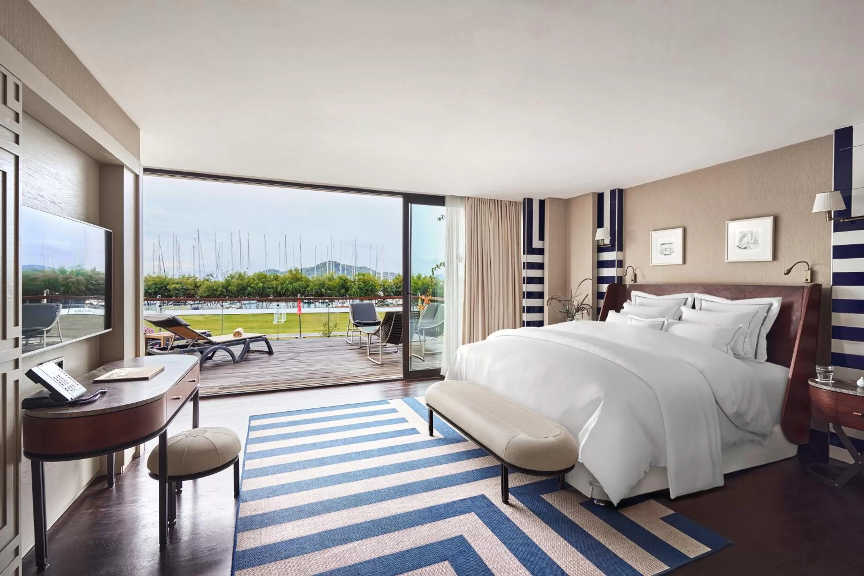 Seating area, Bed in Rixos Premium Göcek - Adult Only