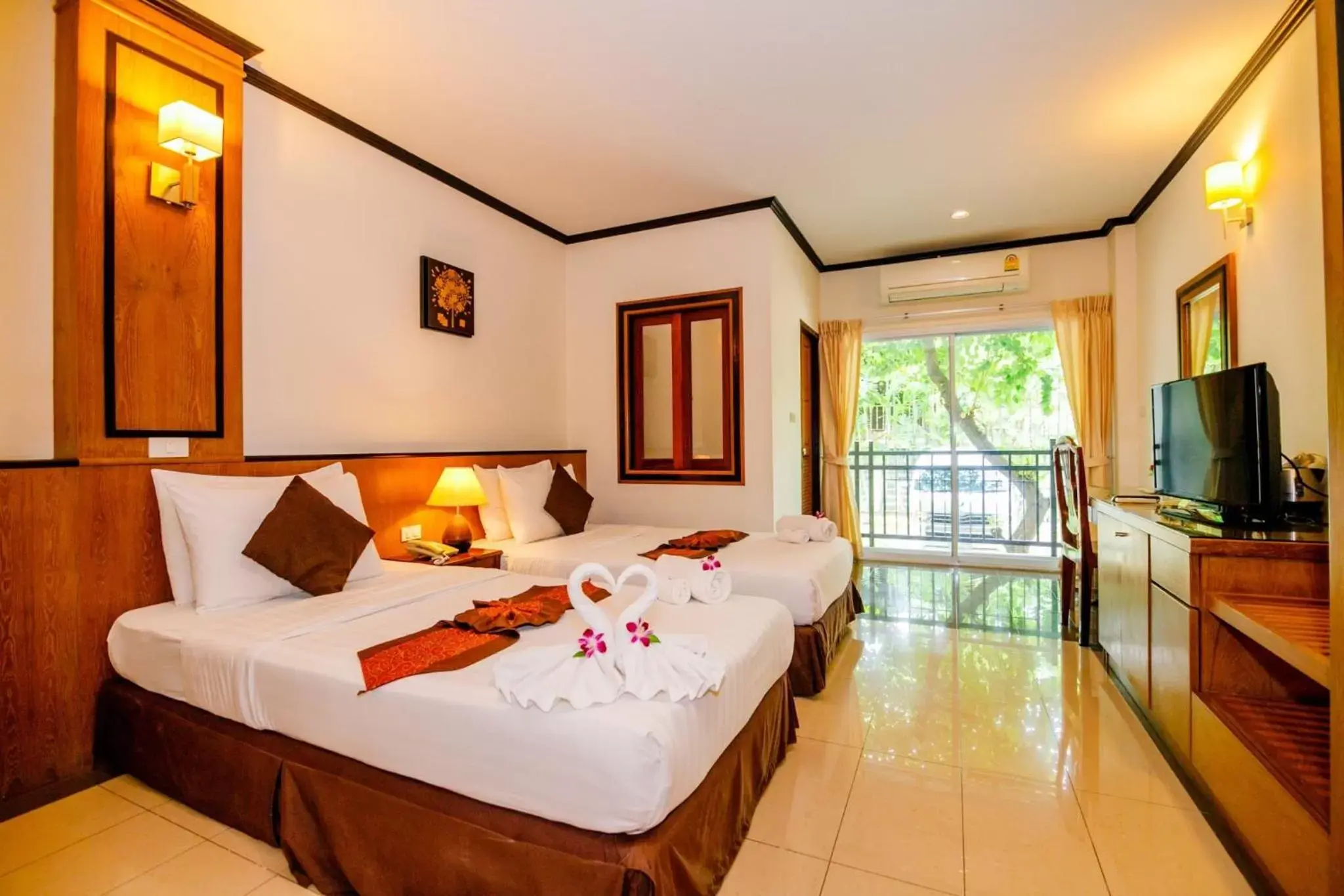 Deluxe Twin Room in Rapeepan Ville Hotel Deluxe Twin Room in Rapeepan Ville Hotel