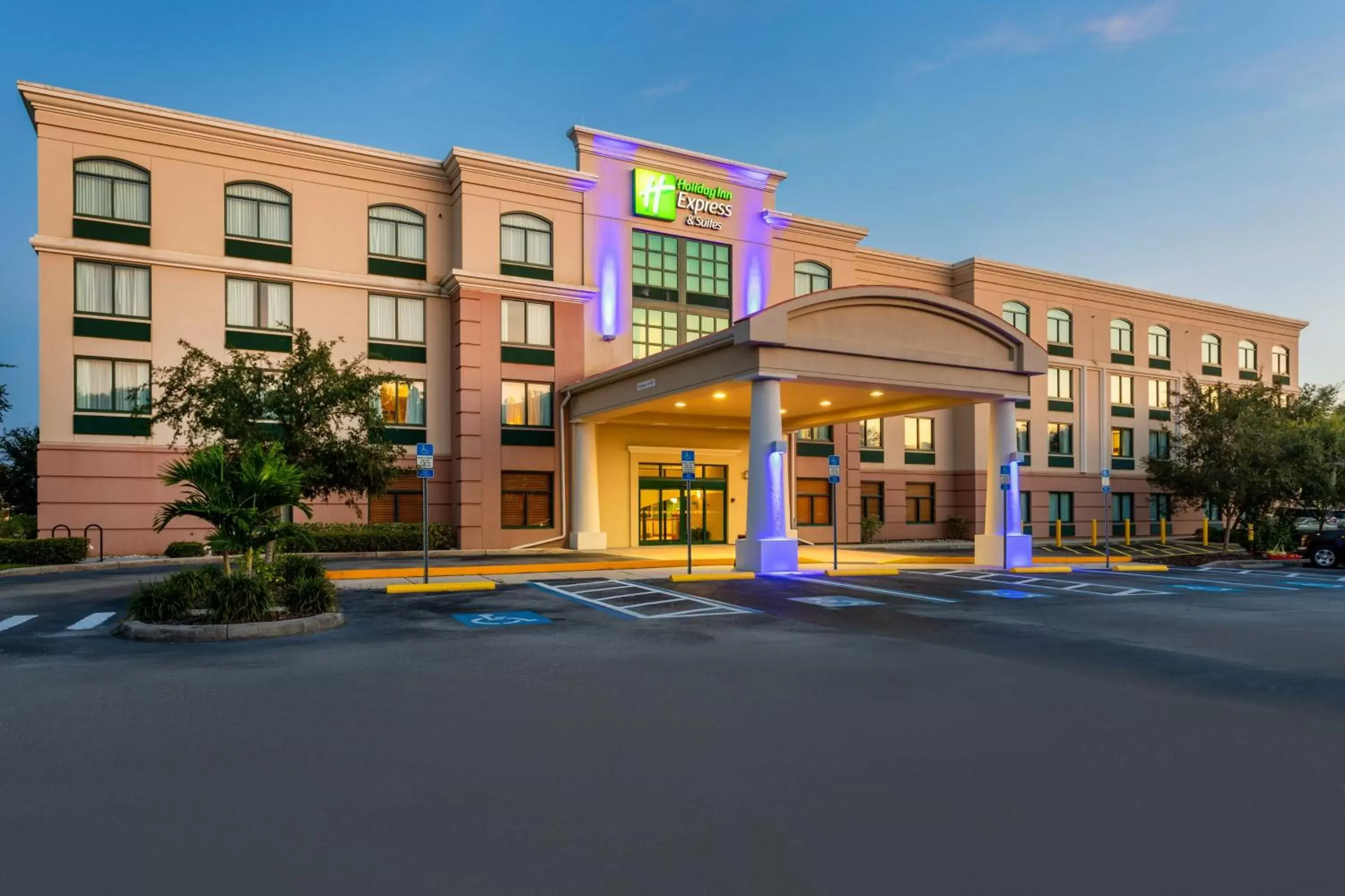 Holiday Inn Express & Suites Bradenton East-Lakewood Ranch by IHG Holiday Inn Express & Suites Bradenton East-Lakewood Ranch by IHG