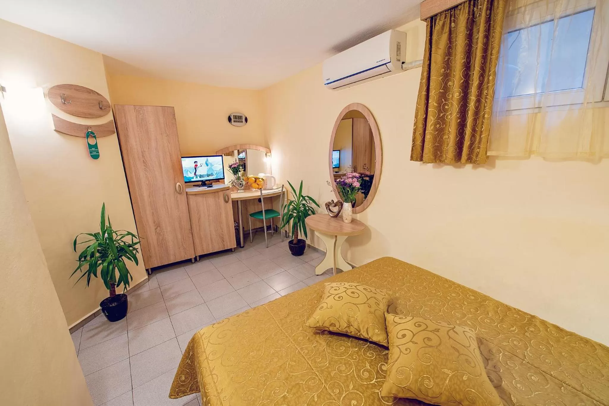 Photo of the whole room in Hotel Color