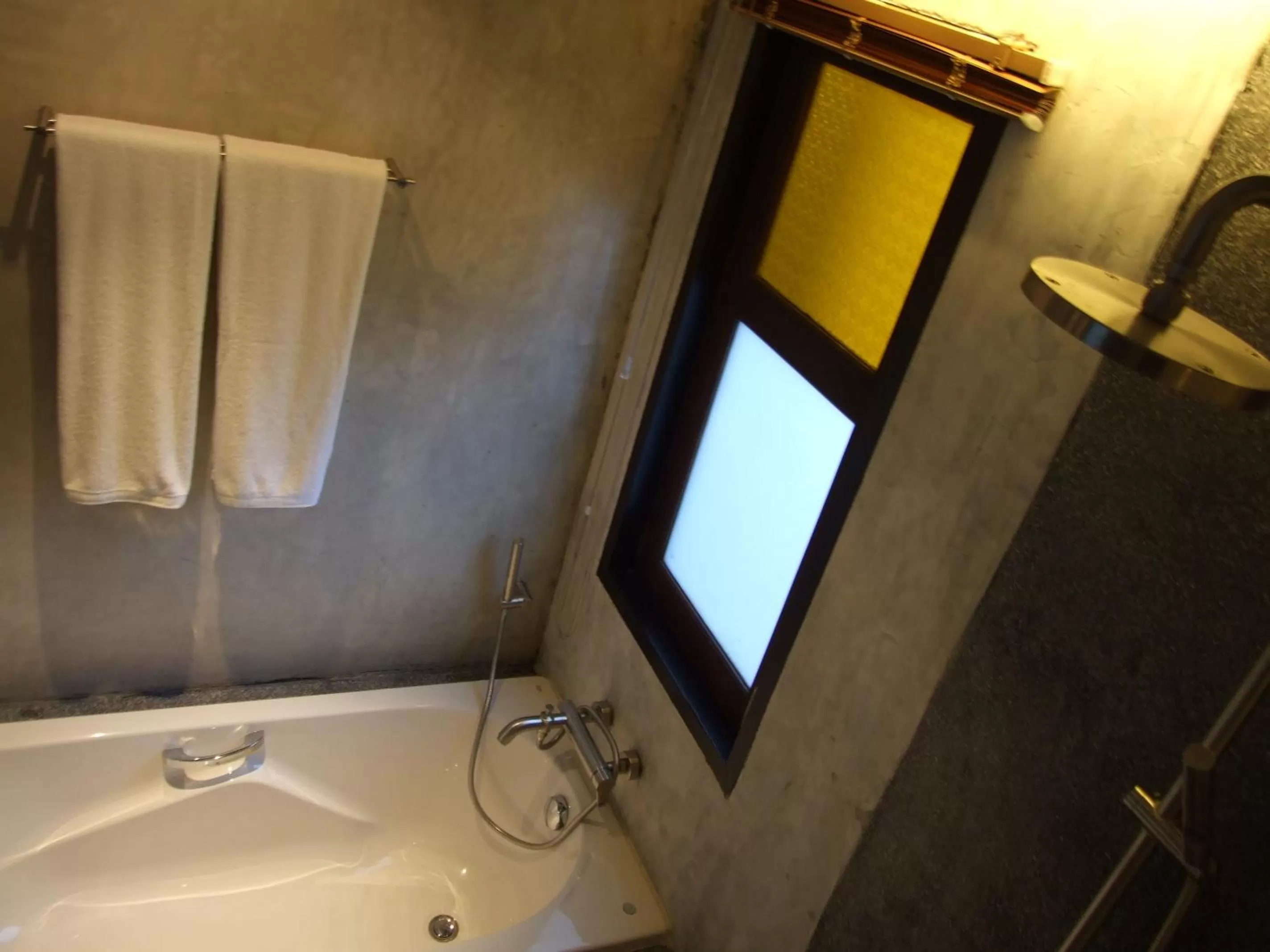 Bathroom in De Lanna Hotel