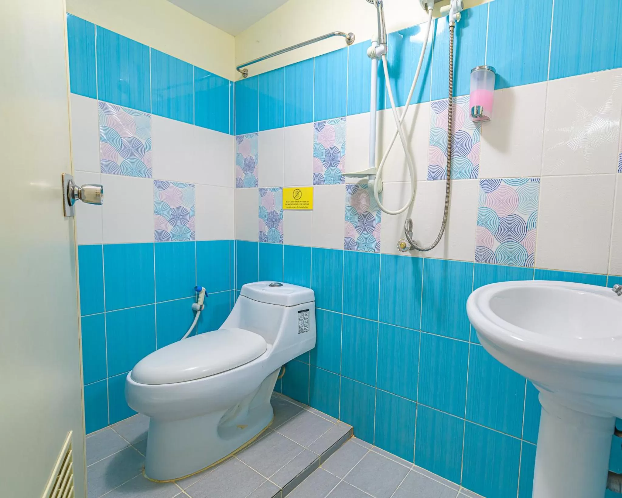 Bathroom in MANDARIN LODGE by victor