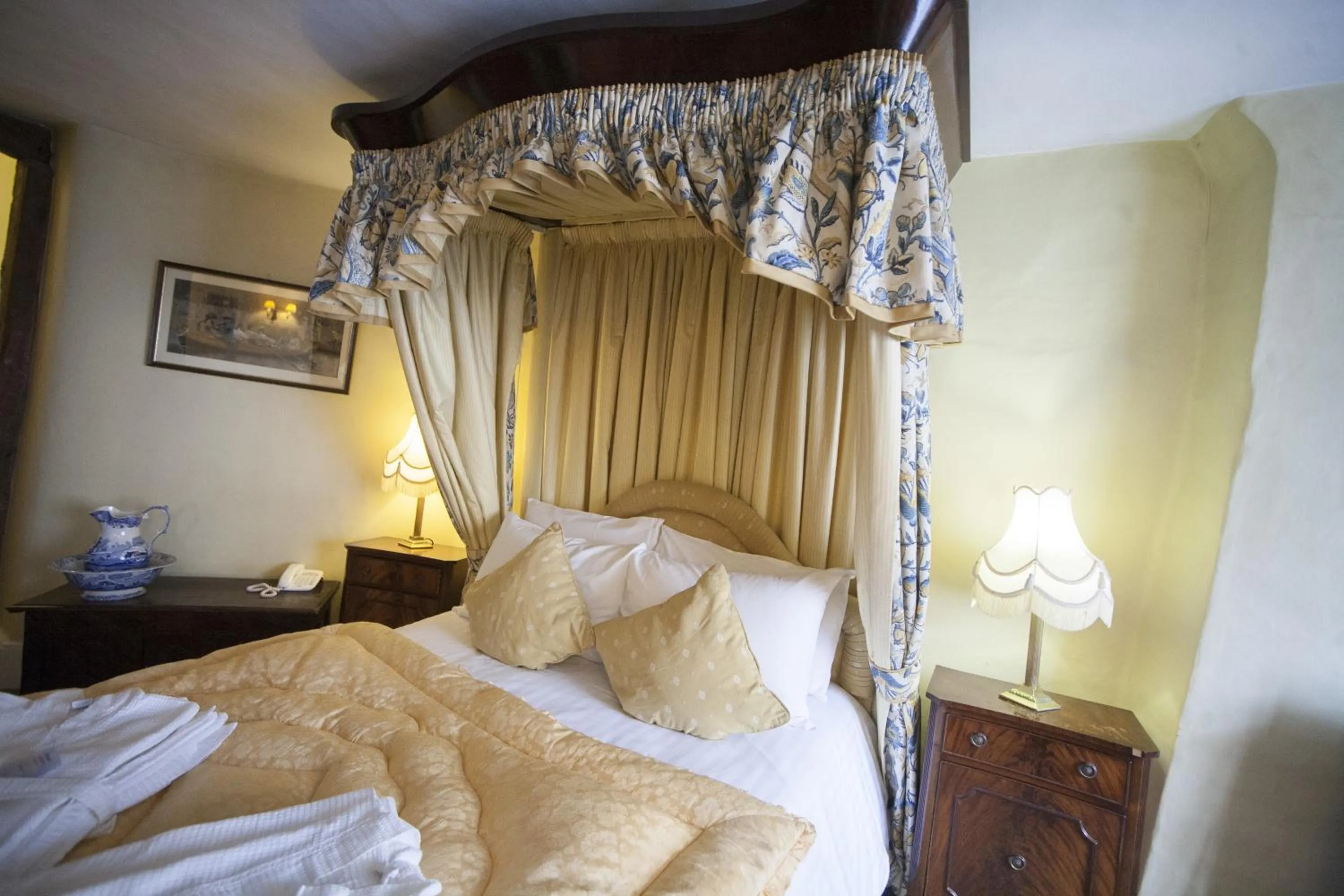 Bedroom, Bed in The Lion Hotel Shrewsbury