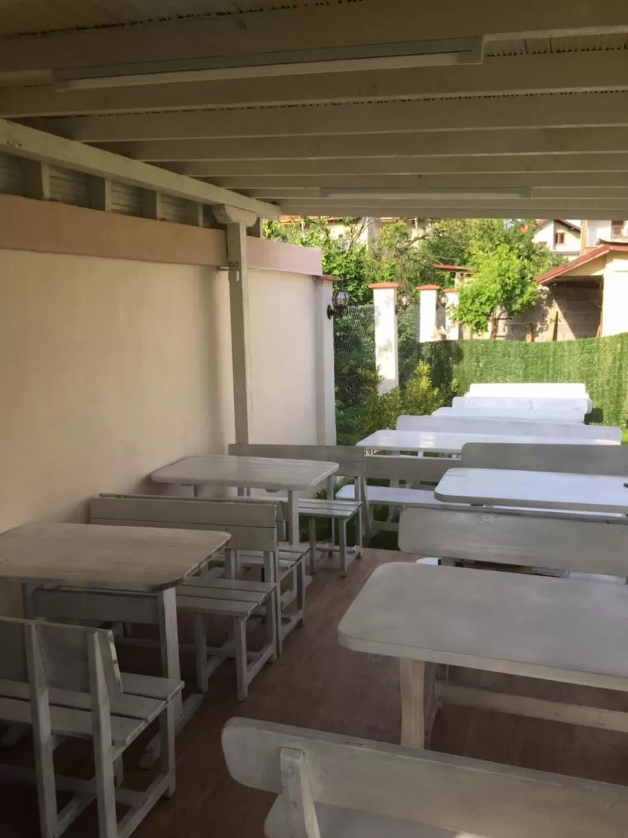 Restaurant/Places to Eat in Family Hotel Malibu