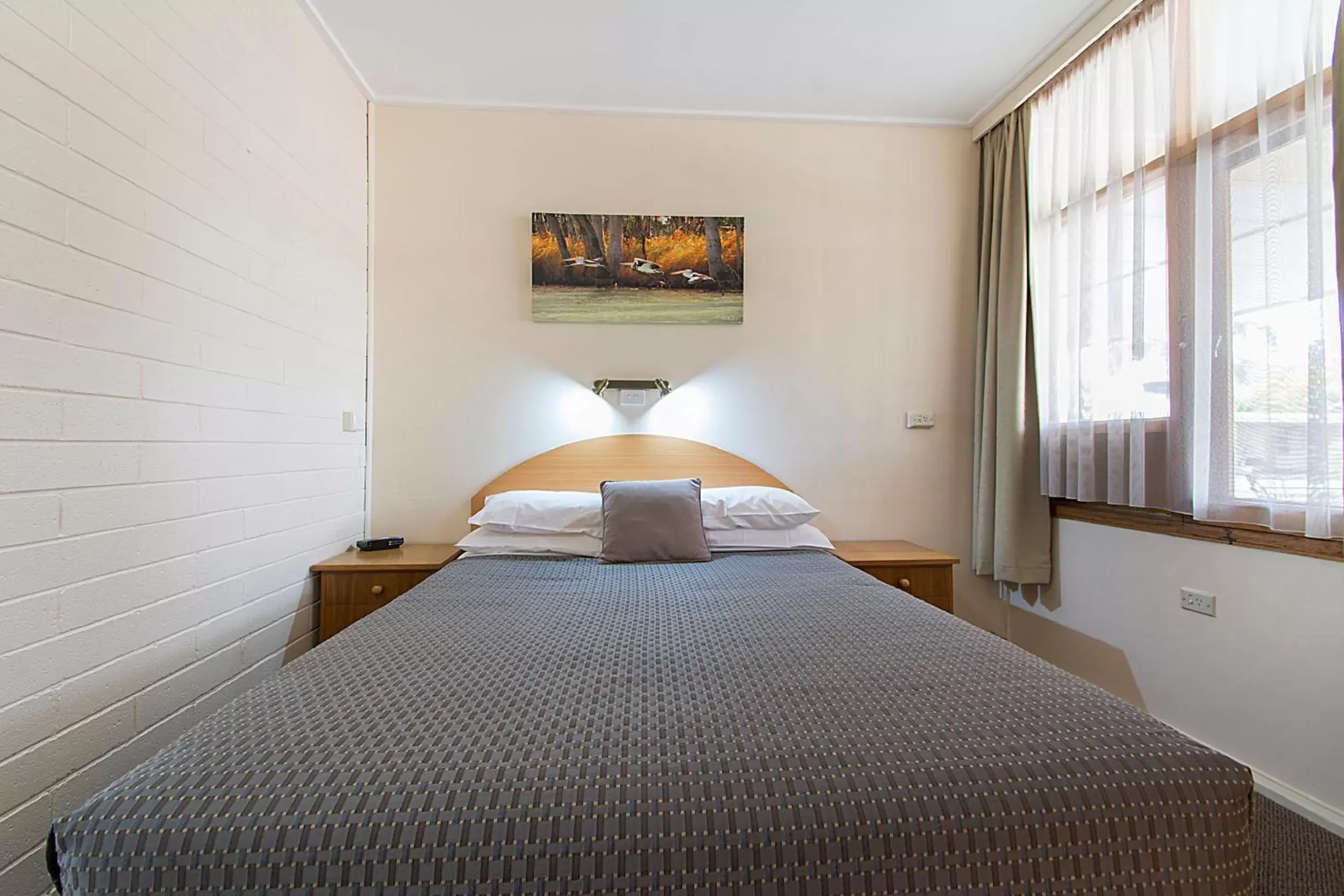 Superior Queen Room - Non-Smoking in Citrus Valley Motel Superior Queen Room - Non-Smoking in Citrus Valley Motel