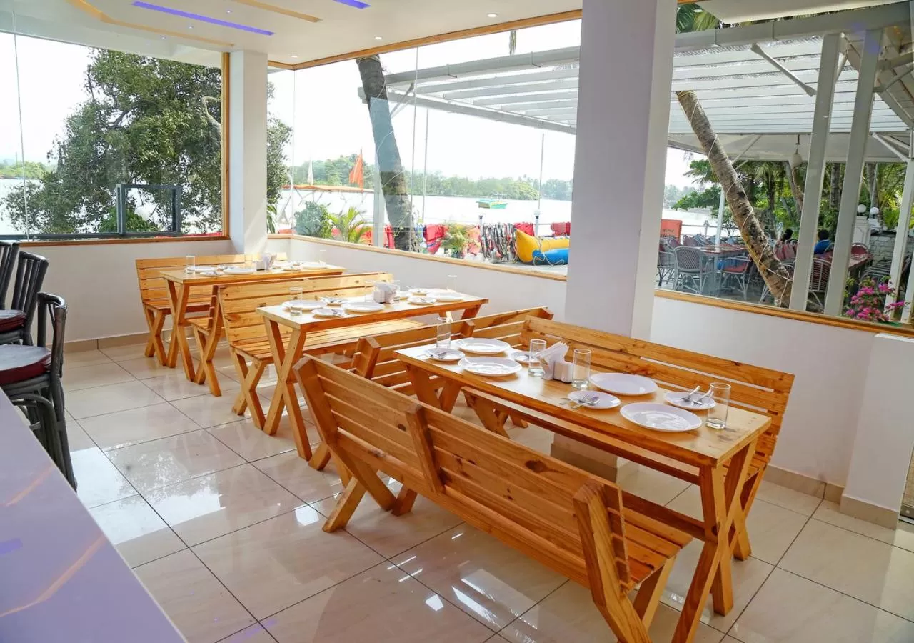 Restaurant/Places to Eat in M aples Jacks Place