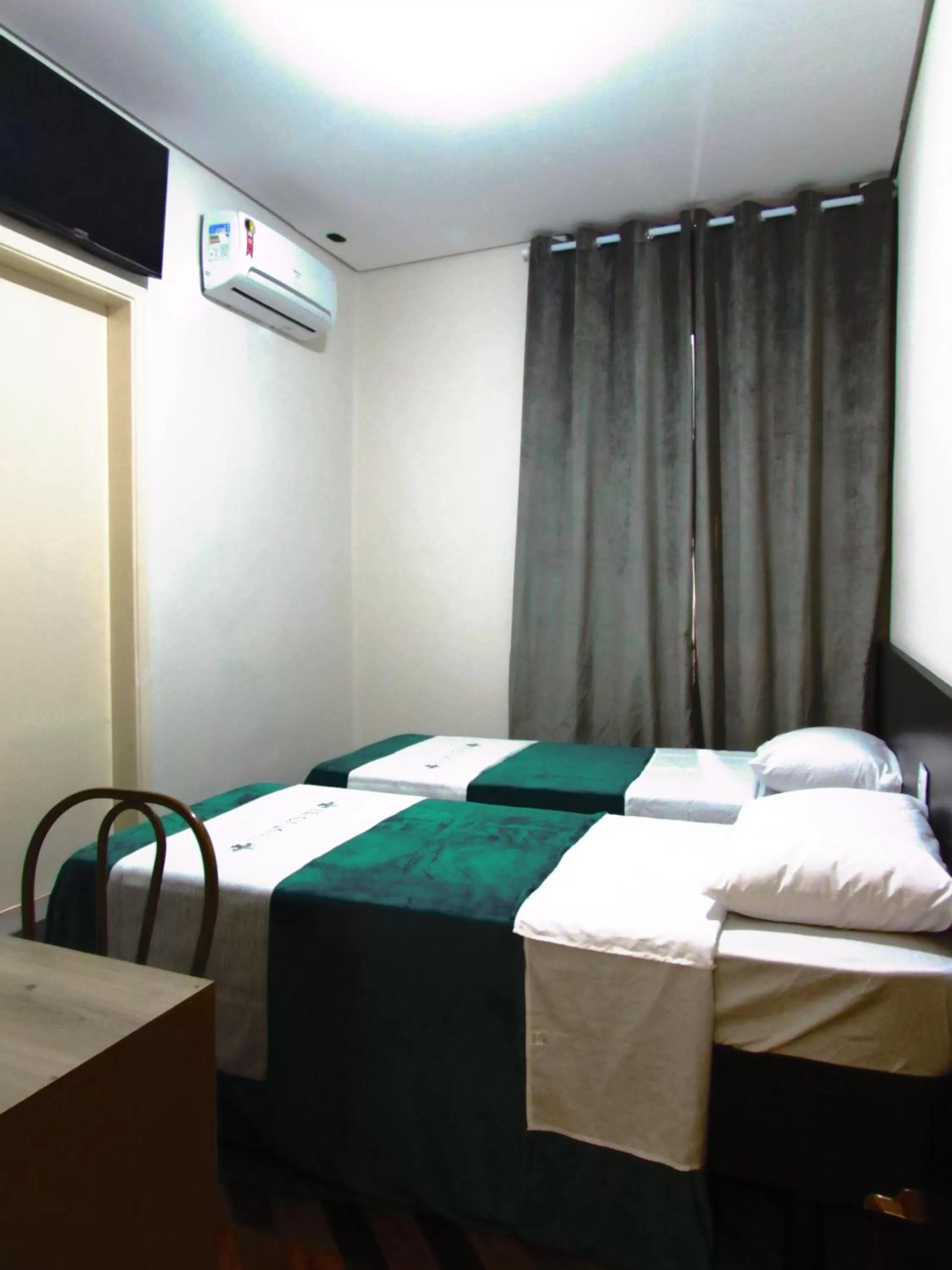 Bed in Hotel Minho -Próximo 25 Março , Brás e Bom Retiro