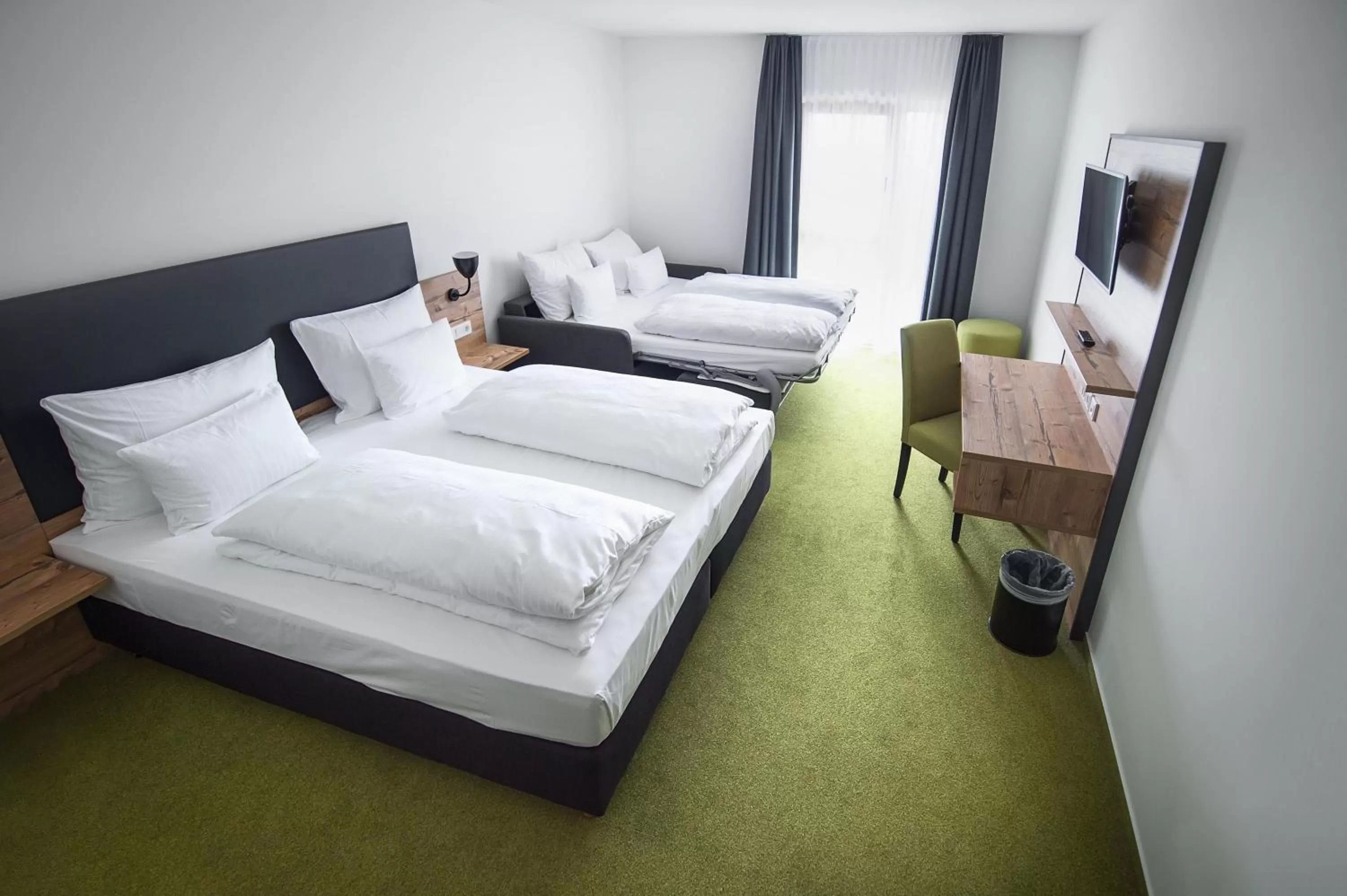 Bed in Alb Inn - Hotel & Apartments