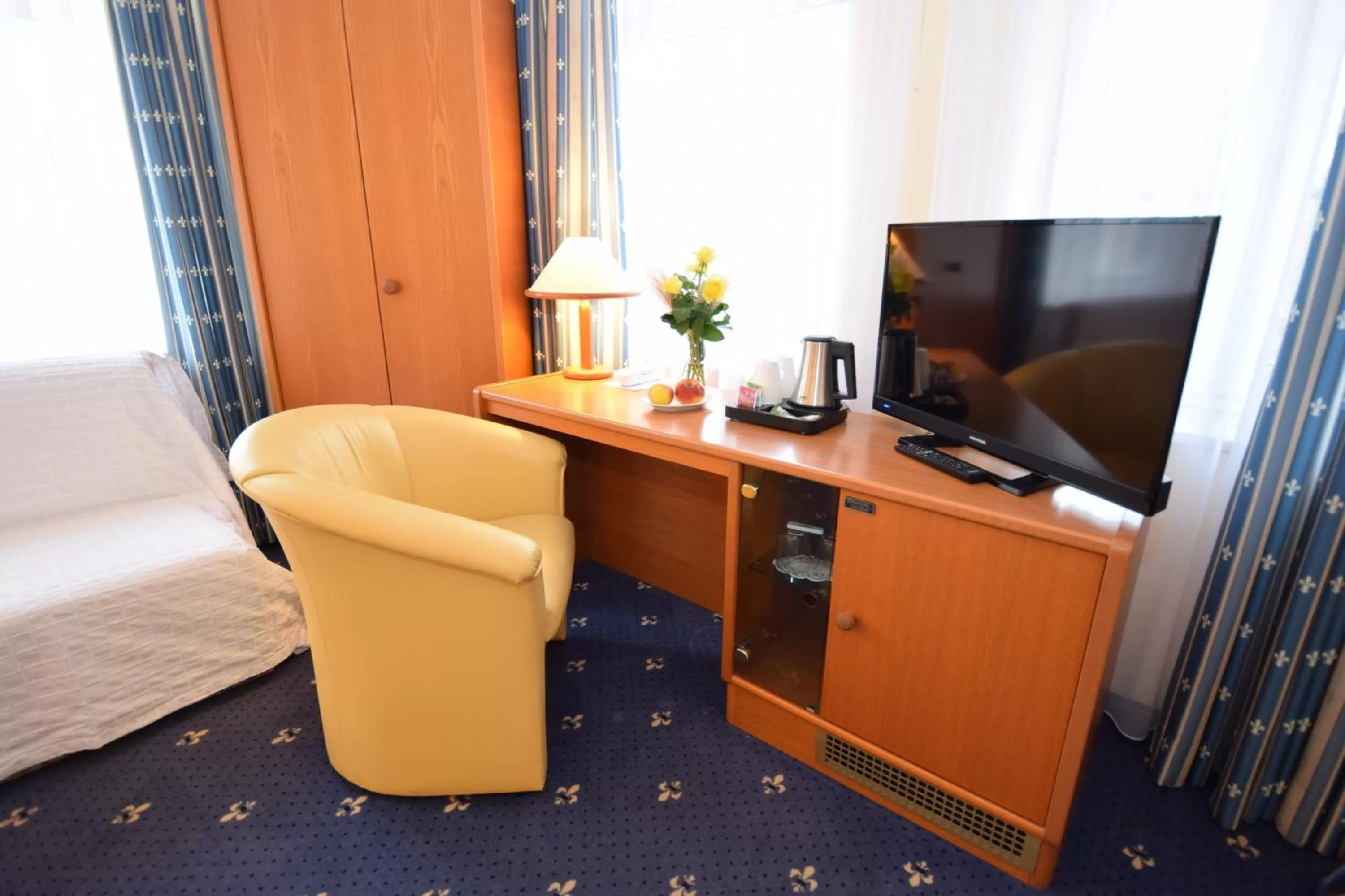 Coffee/tea facilities, TV/Entertainment Center in Alte Mühle Hotel & Restaurant