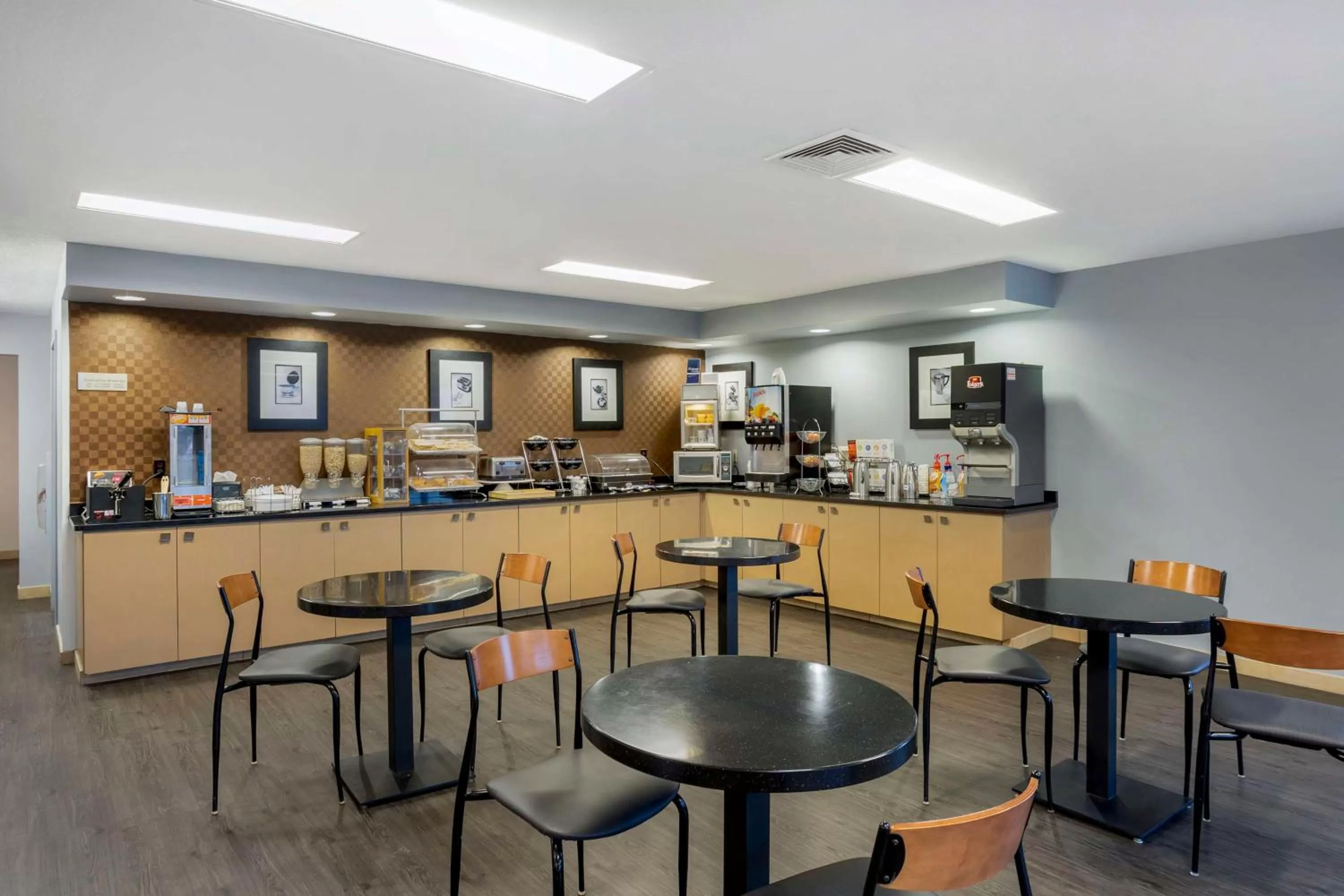 Breakfast in Best Western DuBois Hotel