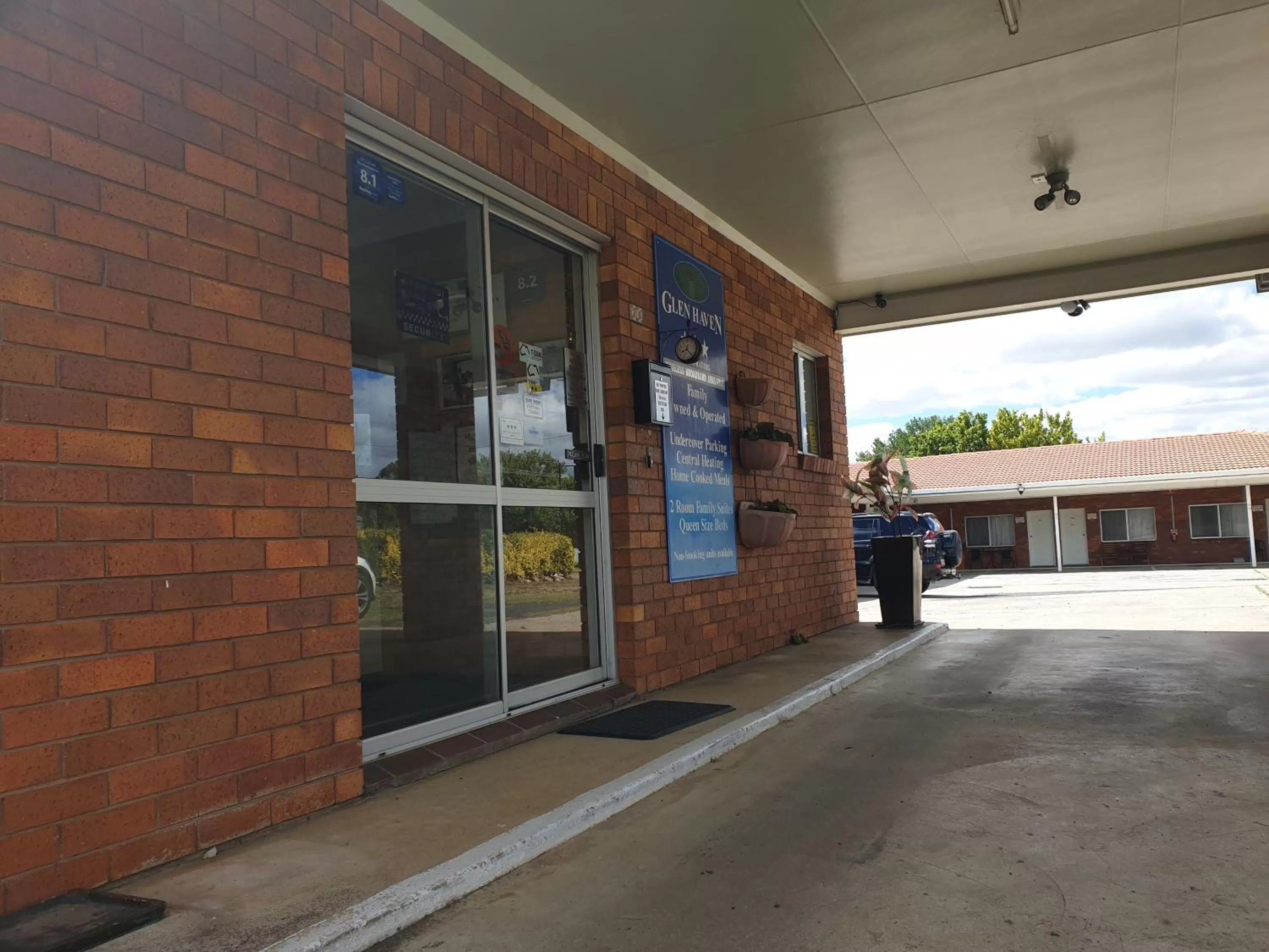 Property building in Glen Innes Lodge Motel