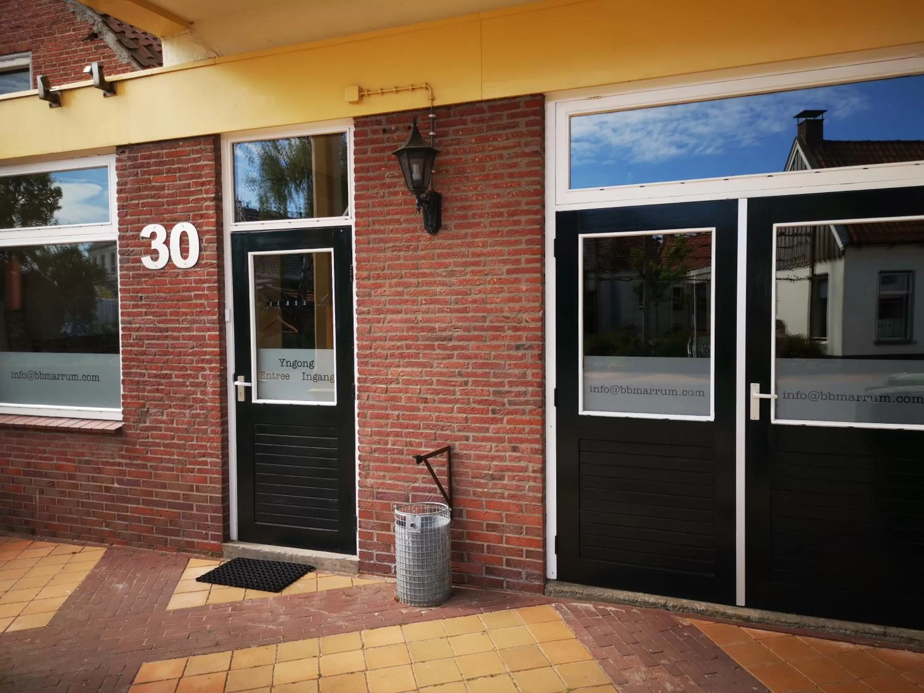 Facade/entrance in B & B Marrum Hotel Marrum