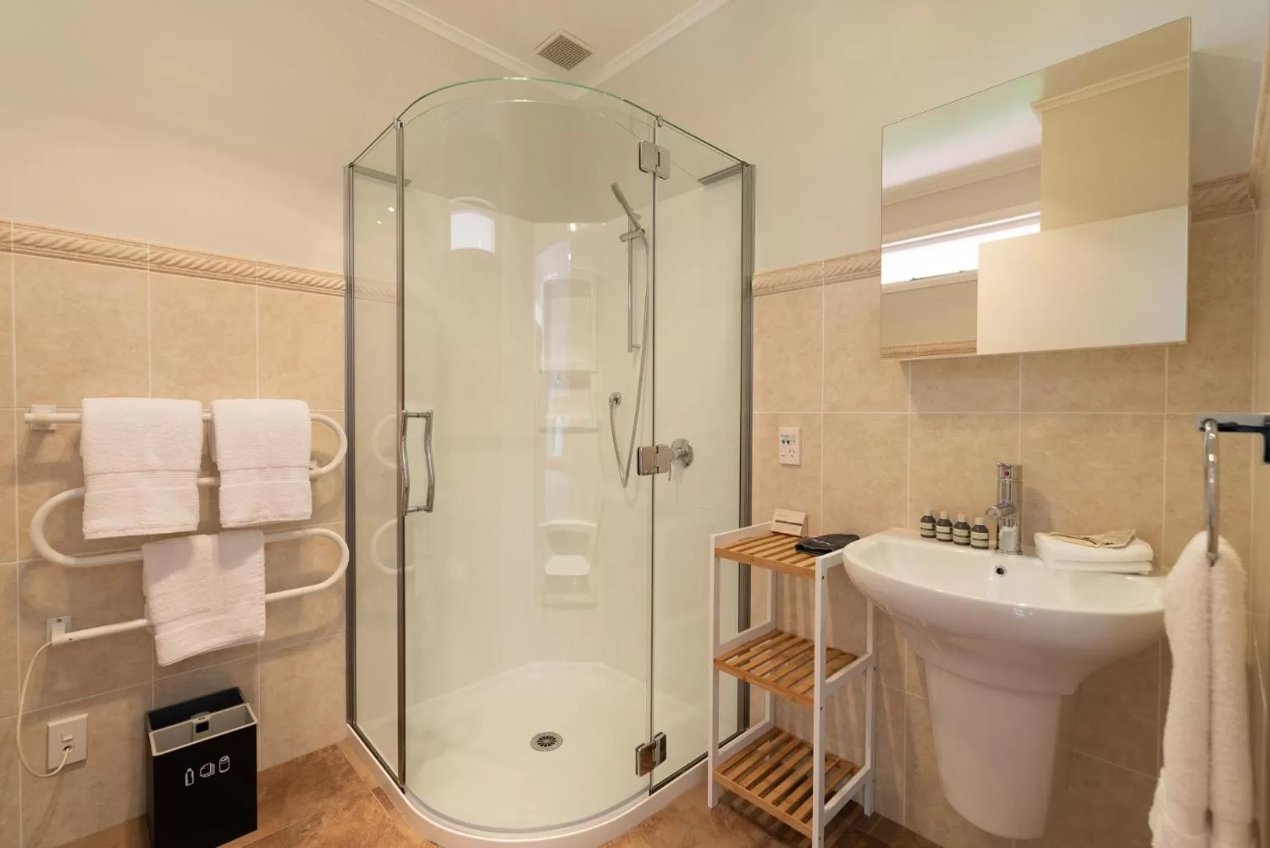 Bathroom in Pāteke Lodge