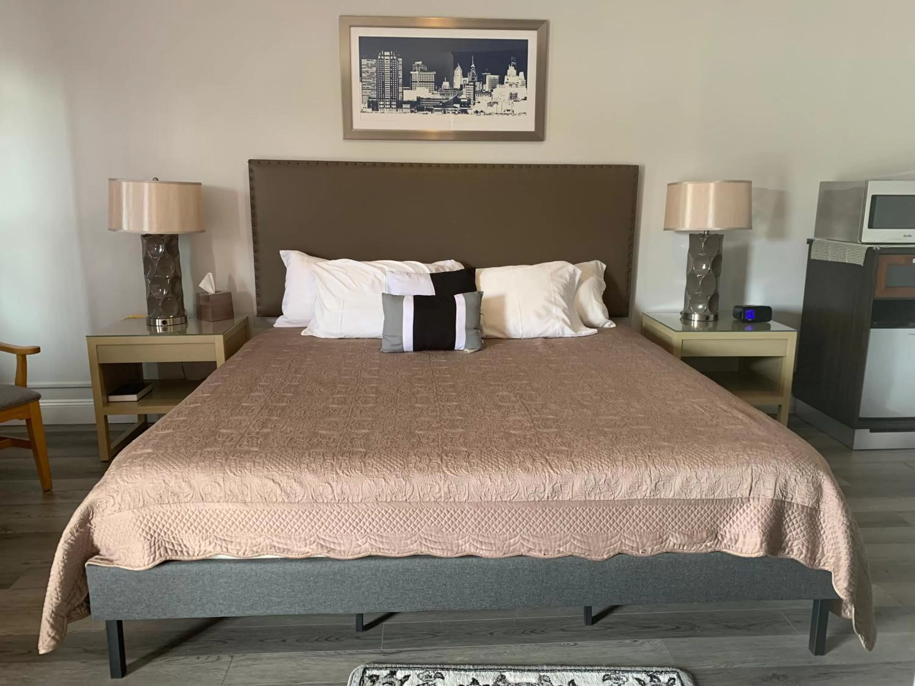 Bedroom in Vinehurst Inn & Suites