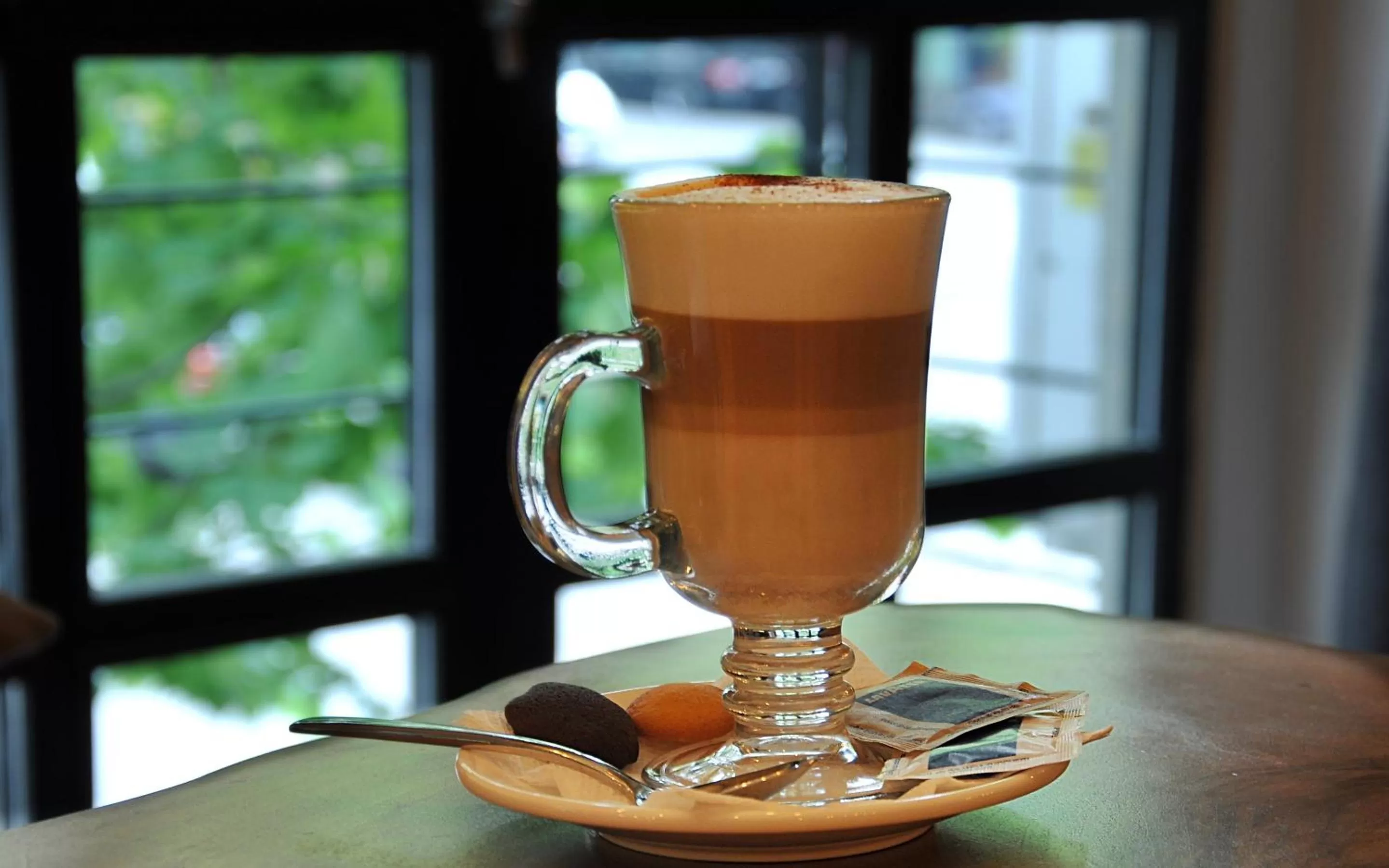 Food and drinks in Art Hotel Claude Monet