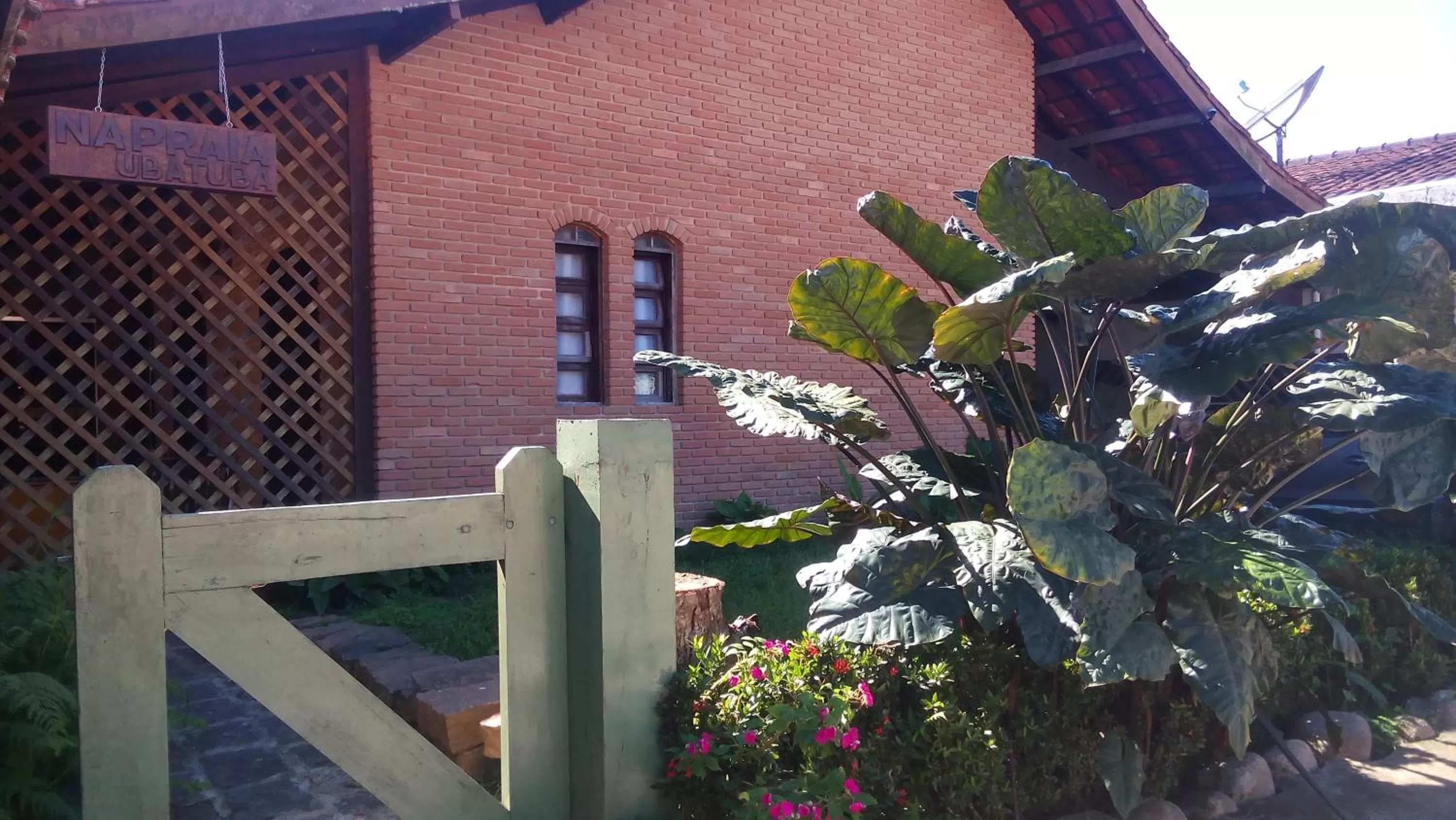 Property building in Pousada Na Praia Ubatuba